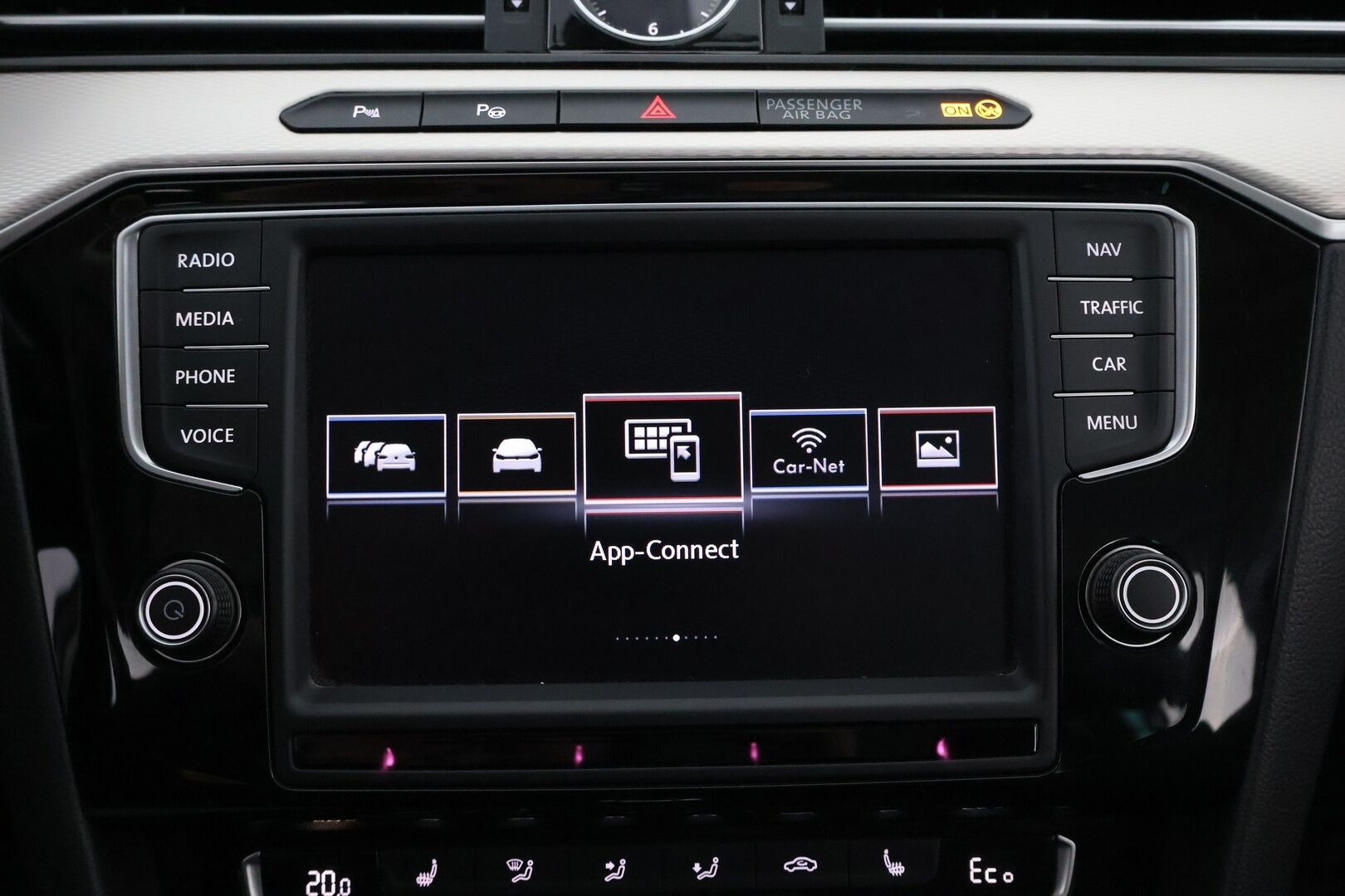 Volkswagen Passat 2016 Variant GTE Plug-In Hybrid 160 kW DSG-automaatti - Webasto / Adapt.Vakkari / Digimittari / Vetokoukku / Peruutuskamera / Nahka-Alcantara / Navi / KeylessGo / Huippuvarusteet / Jakopää tehty!