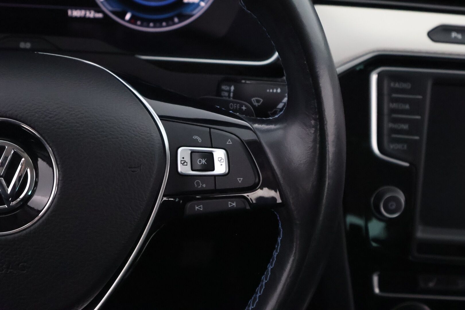 Volkswagen Passat 2016 Variant GTE Plug-In Hybrid 160 kW DSG-automaatti - Webasto / Adapt.Vakkari / Digimittari / Vetokoukku / Peruutuskamera / Nahka-Alcantara / Navi / KeylessGo / Huippuvarusteet / Jakopää tehty!