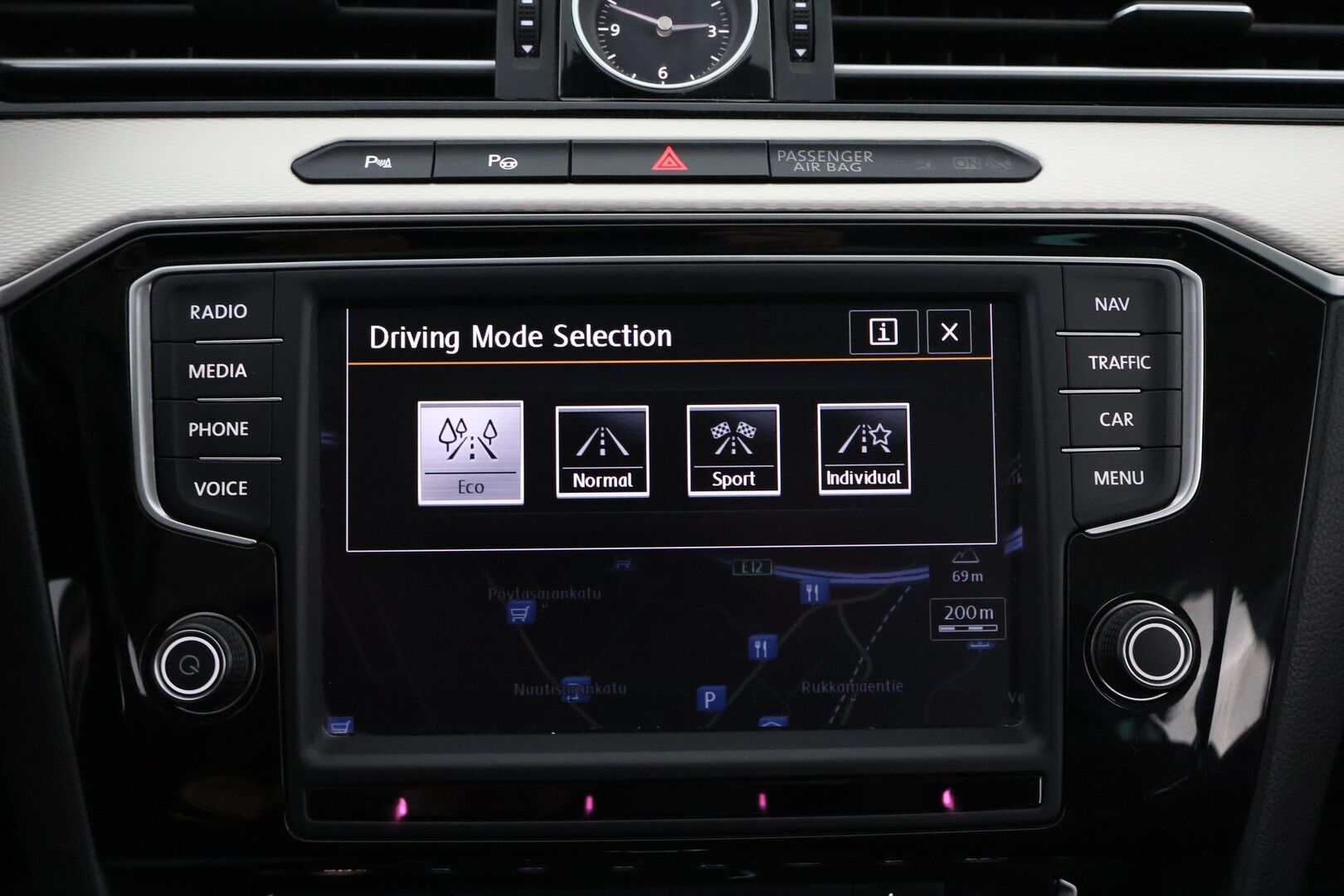 Volkswagen Passat 2016 Variant GTE Plug-In Hybrid 160 kW DSG-automaatti - Webasto / Adapt.Vakkari / Digimittari / Vetokoukku / Peruutuskamera / Nahka-Alcantara / Navi / KeylessGo / Huippuvarusteet / Jakopää tehty!