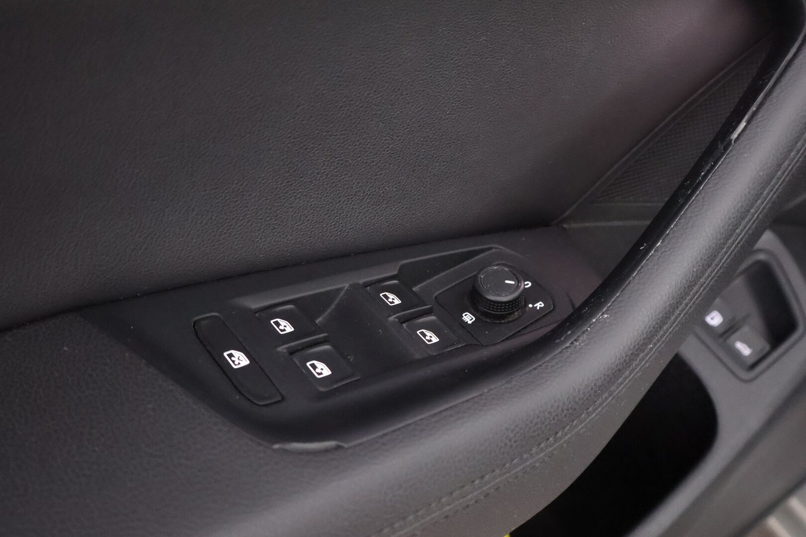 Volkswagen Passat 2016 Variant GTE Plug-In Hybrid 160 kW DSG-automaatti - Webasto / Adapt.Vakkari / Digimittari / Vetokoukku / Peruutuskamera / Nahka-Alcantara / Navi / KeylessGo / Huippuvarusteet / Jakopää tehty!