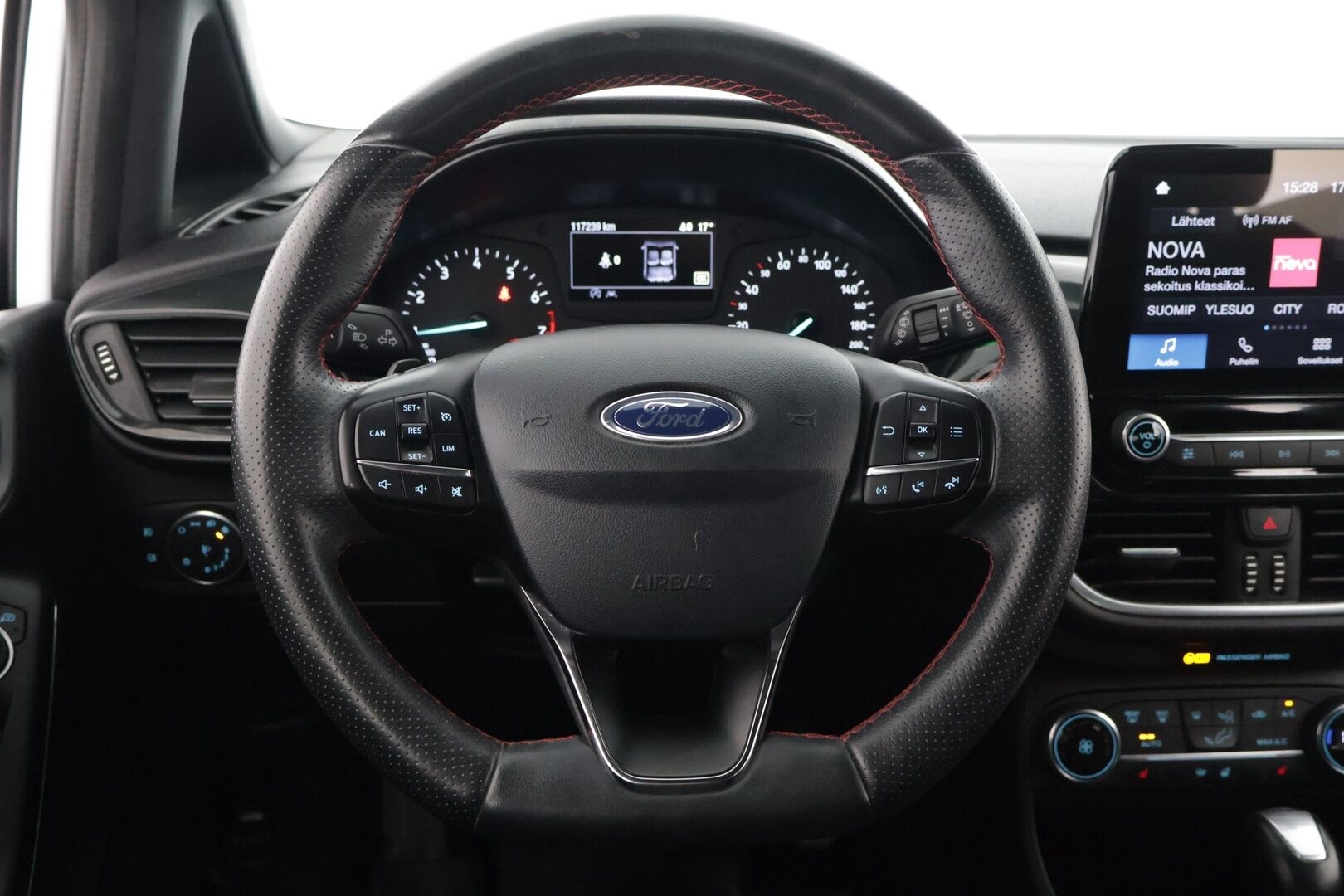 Ford Fiesta 2019 1,0 EcoBoost 100hv A6 ST-Line 5-ovinen**Tutka / Vakkari / Lohko / Lämmitettävä ratti** - Kahdet renkaat vanteineen / Jakopää tehty 02/25 