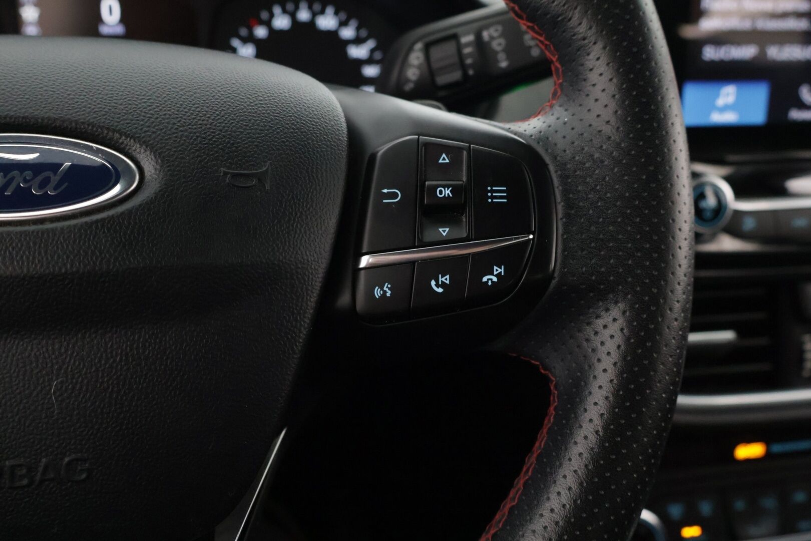 Ford Fiesta 2019 1,0 EcoBoost 100hv A6 ST-Line 5-ovinen**Tutka / Vakkari / Lohko / Lämmitettävä ratti** - Kahdet renkaat vanteineen / Jakopää tehty 02/25 