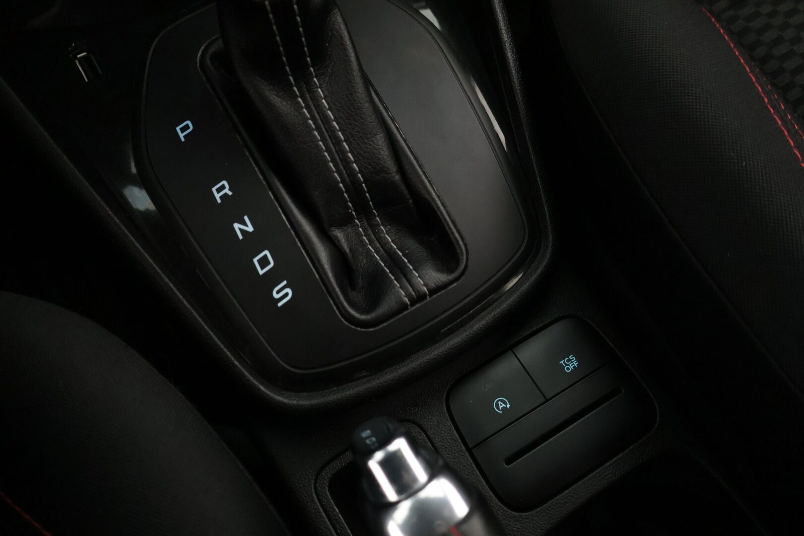 Ford Fiesta 2019 1,0 EcoBoost 100hv A6 ST-Line 5-ovinen**Tutka / Vakkari / Lohko / Lämmitettävä ratti** - Kahdet renkaat vanteineen / Jakopää tehty 02/25 