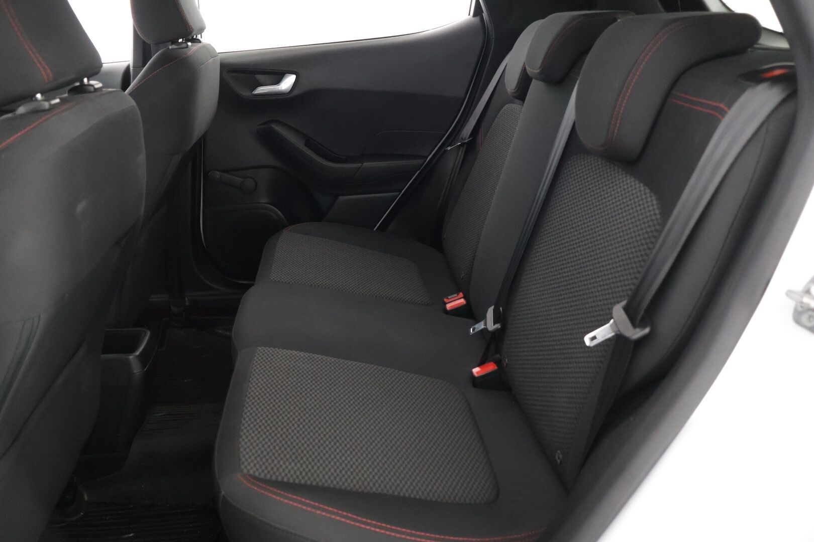 Ford Fiesta 2019 1,0 EcoBoost 100hv A6 ST-Line 5-ovinen**Tutka / Vakkari / Lohko / Lämmitettävä ratti** - Kahdet renkaat vanteineen / Jakopää tehty 02/25 