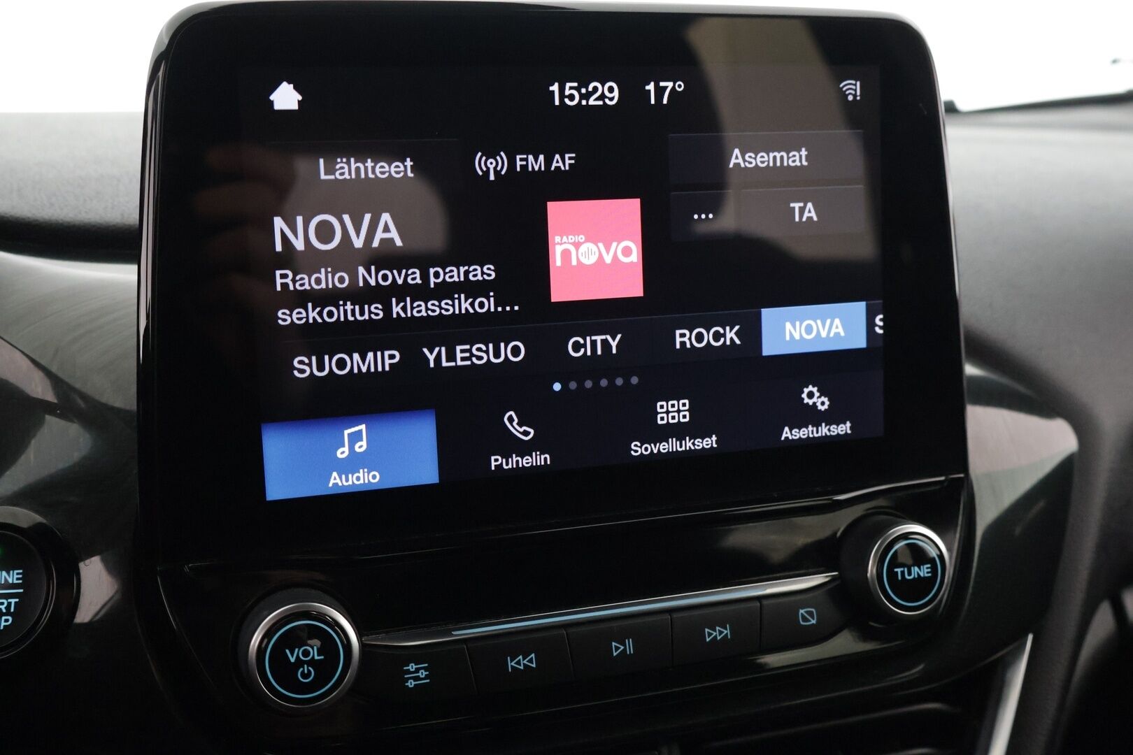 Ford Fiesta 2019 1,0 EcoBoost 100hv A6 ST-Line 5-ovinen**Tutka / Vakkari / Lohko / Lämmitettävä ratti** - Kahdet renkaat vanteineen / Jakopää tehty 02/25 