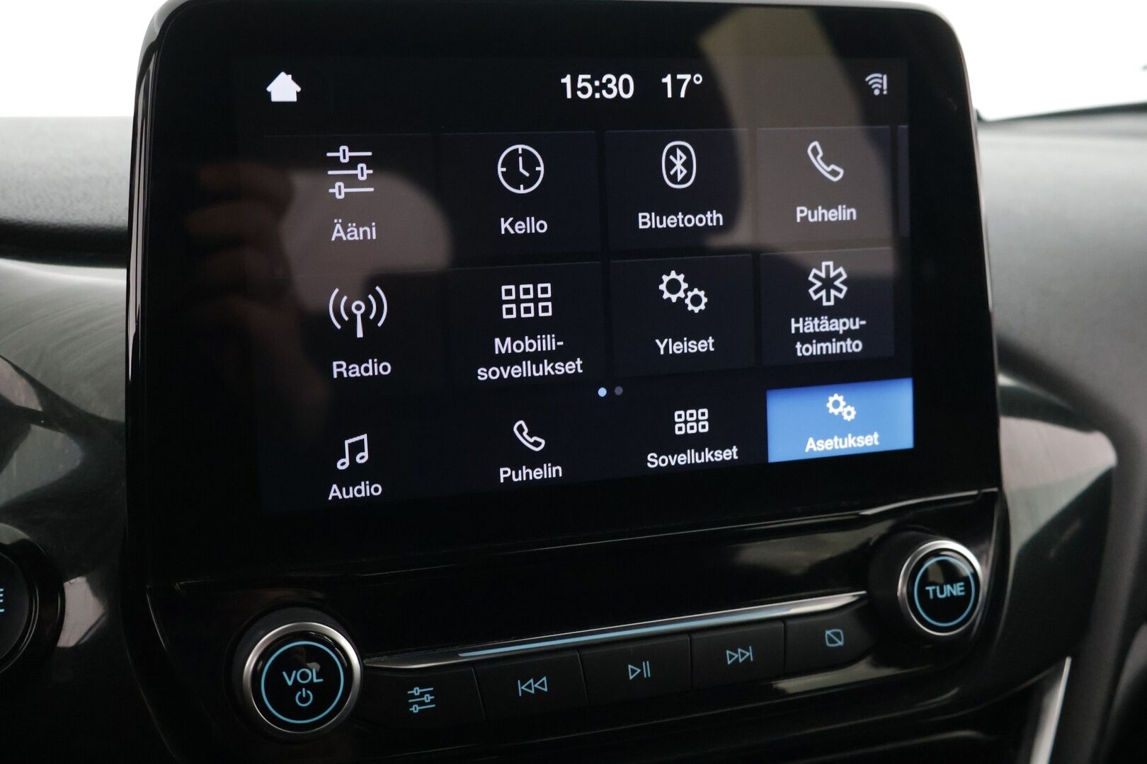 Ford Fiesta 2019 1,0 EcoBoost 100hv A6 ST-Line 5-ovinen**Tutka / Vakkari / Lohko / Lämmitettävä ratti** - Kahdet renkaat vanteineen / Jakopää tehty 02/25 
