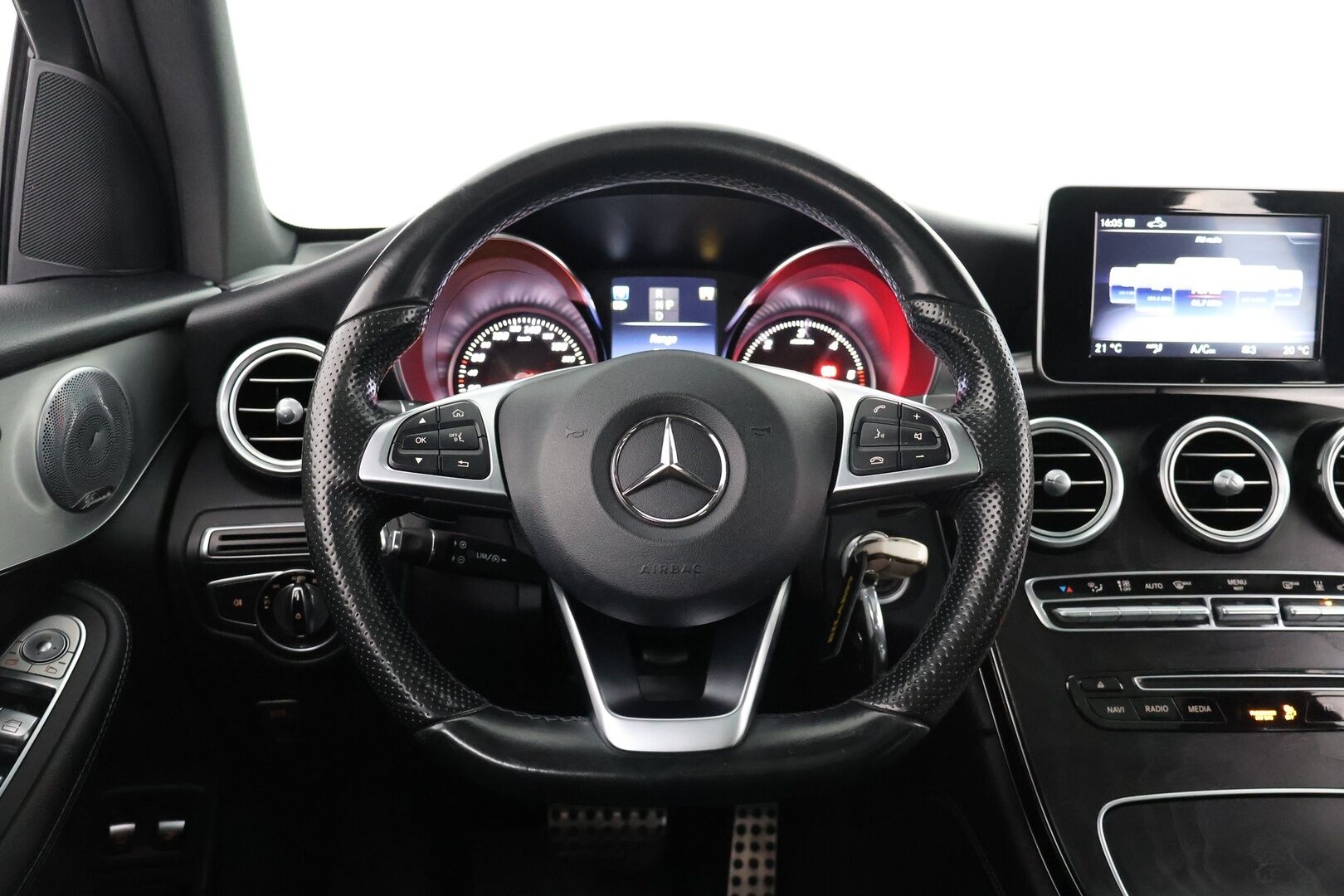 Mercedes-Benz GLC 2016 220 d 4Matic A Premium Business AMG - Webasto | LED | IHC+ | Panorama | Burmester | Vetokoukku | P.kamera - KORKO VAIN 3,99 %