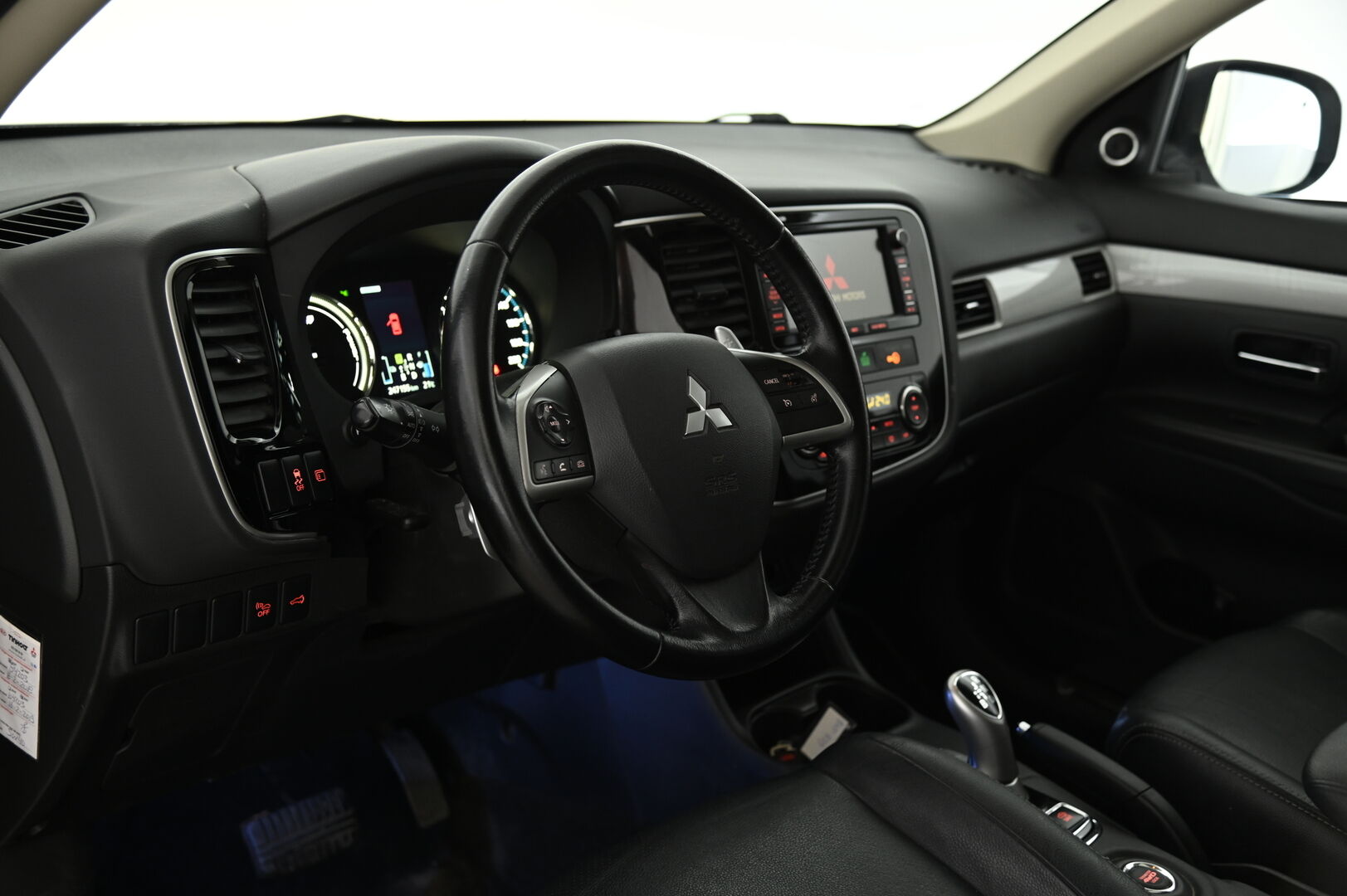 Mitsubishi Outlander 2014 OUTLANDER * Koukku / Navi / Nahka / Etä lämmitin / Rockford / MYYDÄÄN HUUTOKAUPAT.COM