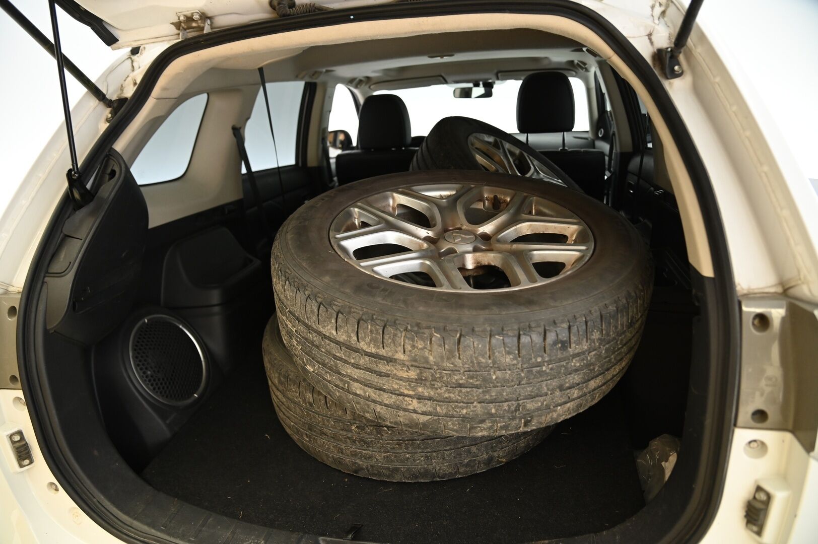 Mitsubishi Outlander 2014 OUTLANDER * Koukku / Navi / Nahka / Etä lämmitin / Rockford / MYYDÄÄN HUUTOKAUPAT.COM