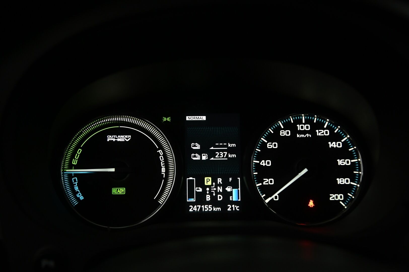 Mitsubishi Outlander 2014 OUTLANDER * Koukku / Navi / Nahka / Etä lämmitin / Rockford / MYYDÄÄN HUUTOKAUPAT.COM