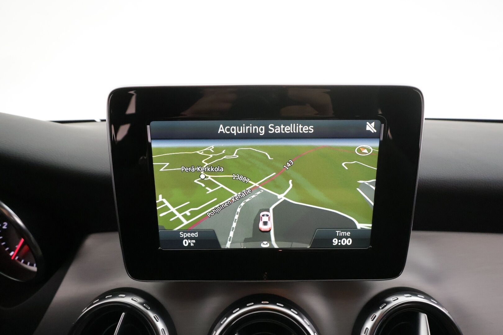 Mercedes-Benz GLA 2017 200 d 4Matic A AMG Line * Vakkari / Webasto / Bi-Xenon / P.tutkat / Sporttipenkit / Navi * - Kahdet renkaat aluvanteilla