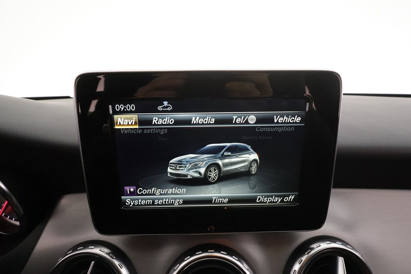 Mercedes-Benz GLA 2017 200 d 4Matic A AMG Line * Vakkari / Webasto / Bi-Xenon / P.tutkat / Sporttipenkit / Navi * - Kahdet renkaat aluvanteilla