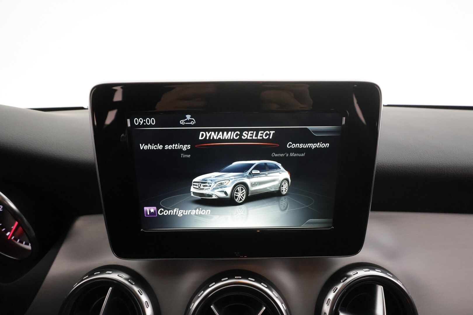 Mercedes-Benz GLA 2017 200 d 4Matic A AMG Line * Vakkari / Webasto / Bi-Xenon / P.tutkat / Sporttipenkit / Navi * - Kahdet renkaat aluvanteilla