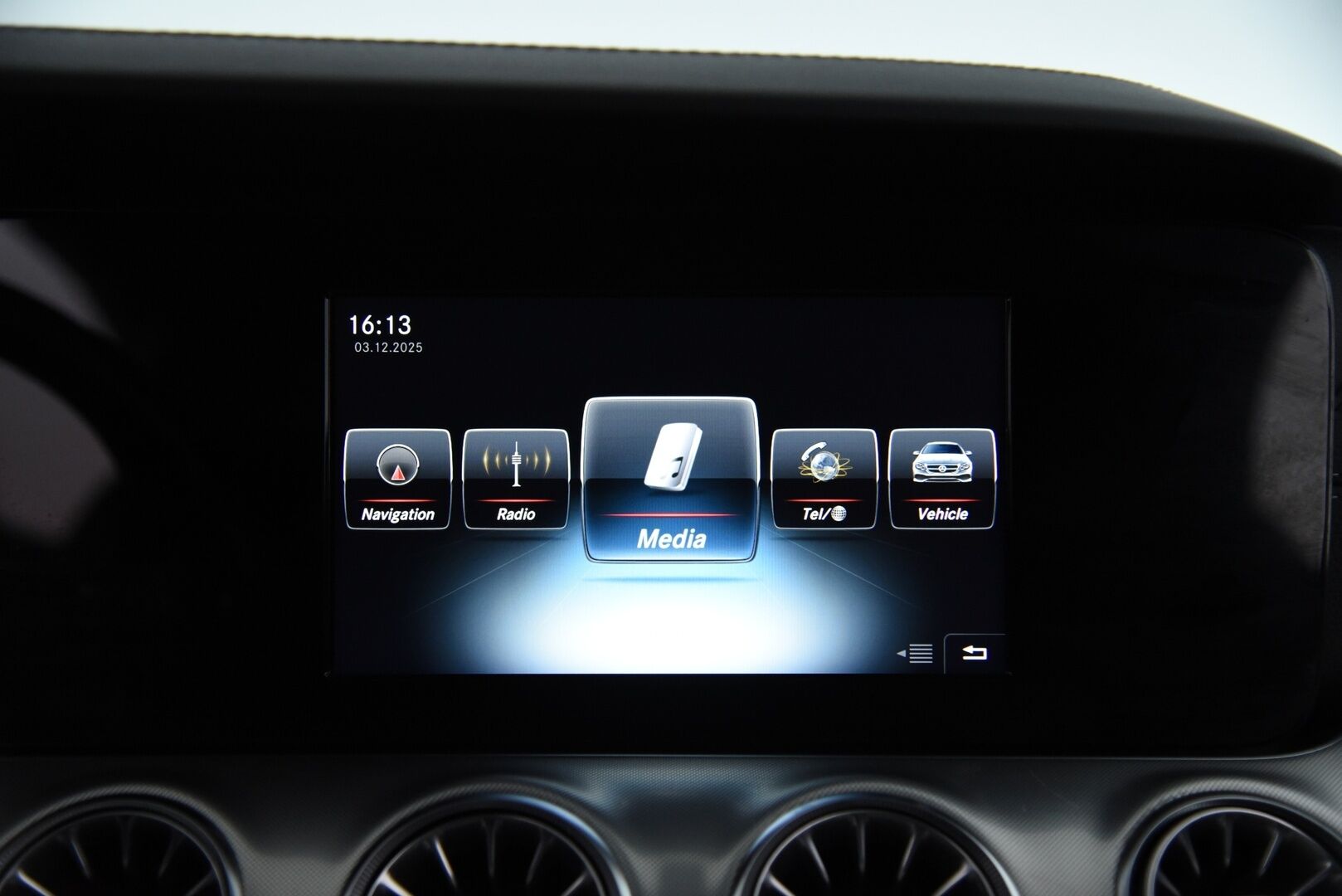 Mercedes-Benz E 2018 200 A Cabriolet Business AMG / Lämpökatto / Niskanlämmittimet / Nahat / Vakkari / BLIS / Ambientet / - Upea kokonaisuus! / 2x vanteet&renkaat / Hyvä huoltohistoria / Navi / Harvinaisuus!