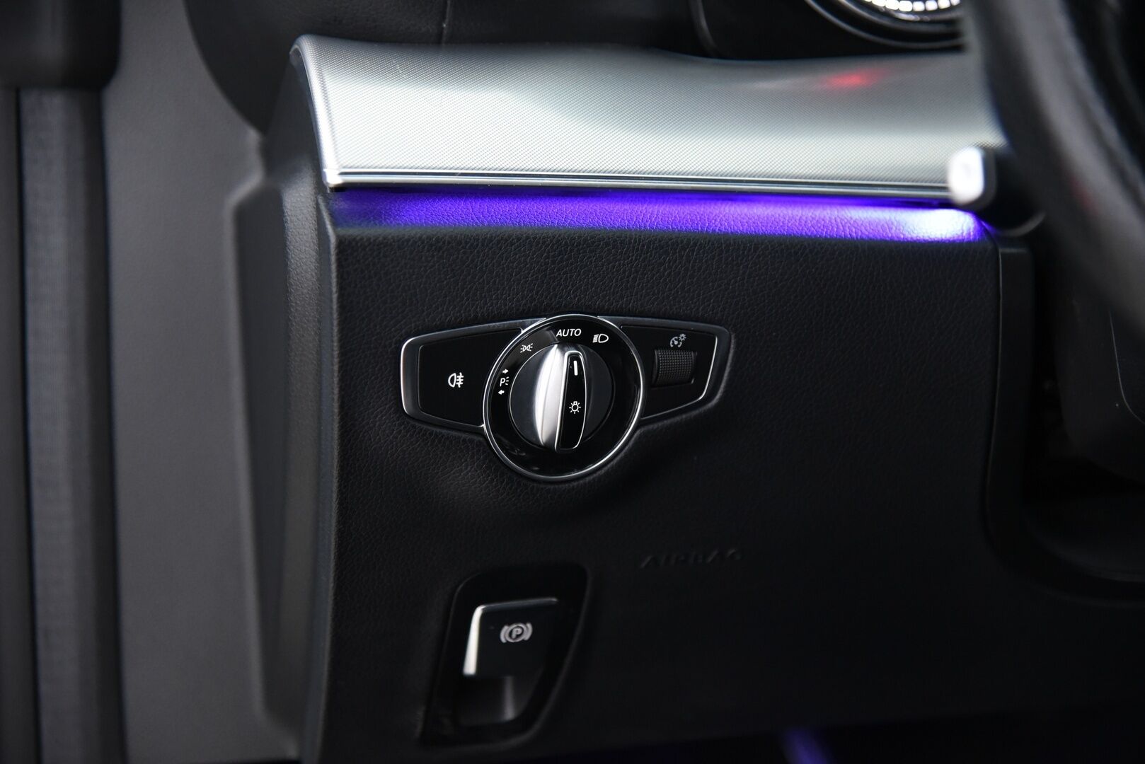 Mercedes-Benz E 2018 200 A Cabriolet Business AMG / Lämpökatto / Niskanlämmittimet / Nahat / Vakkari / BLIS / Ambientet / - Upea kokonaisuus! / 2x vanteet&renkaat / Hyvä huoltohistoria / Navi / Harvinaisuus!