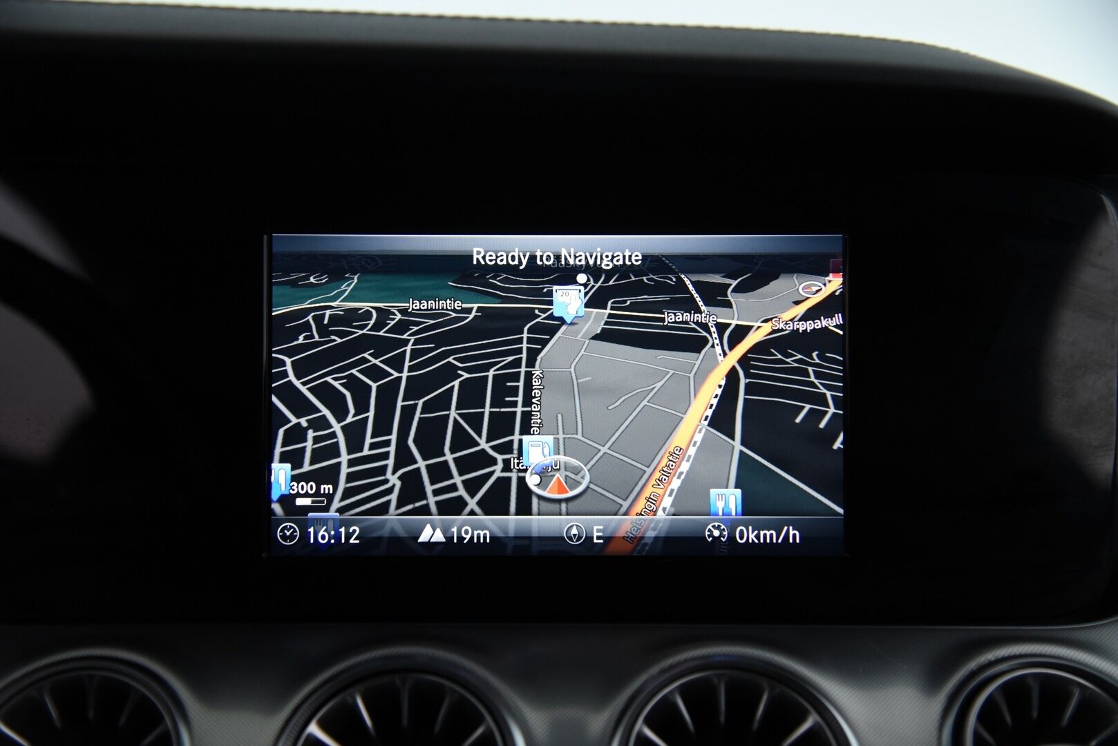 Mercedes-Benz E 2018 200 A Cabriolet Business AMG / Lämpökatto / Niskanlämmittimet / Nahat / Vakkari / BLIS / Ambientet / - Upea kokonaisuus! / 2x vanteet&renkaat / Hyvä huoltohistoria / Navi / Harvinaisuus!