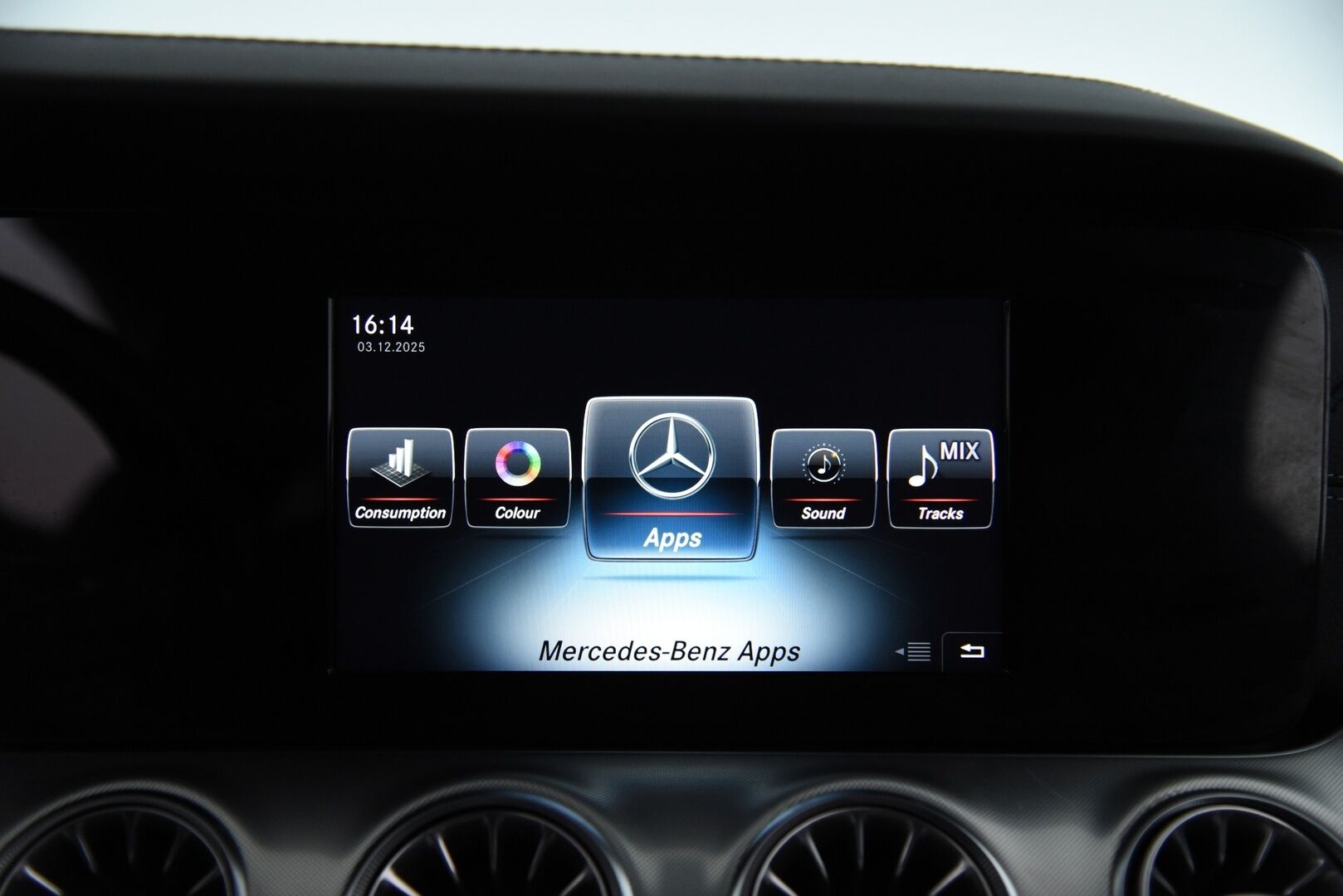 Mercedes-Benz E 2018 200 A Cabriolet Business AMG / Lämpökatto / Niskanlämmittimet / Nahat / Vakkari / BLIS / Ambientet / - Upea kokonaisuus! / 2x vanteet&renkaat / Hyvä huoltohistoria / Navi / Harvinaisuus!