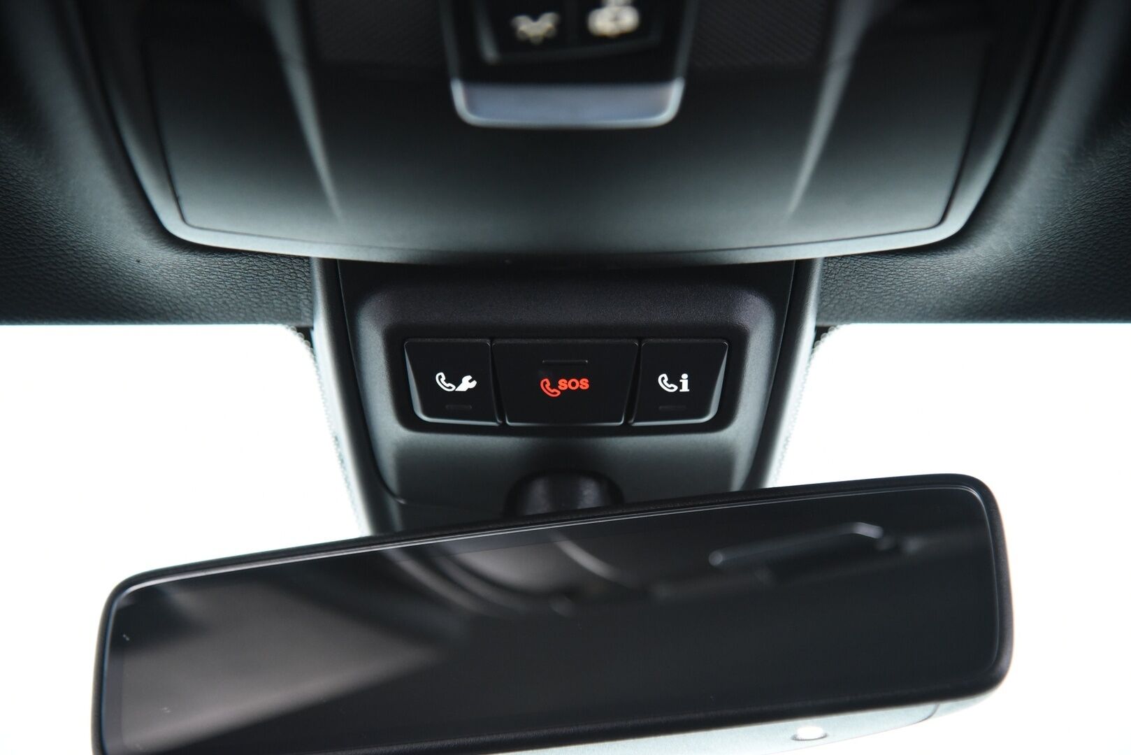 Mercedes-Benz E 2018 200 A Cabriolet Business AMG / Lämpökatto / Niskanlämmittimet / Nahat / Vakkari / BLIS / Ambientet / - Upea kokonaisuus! / 2x vanteet&renkaat / Hyvä huoltohistoria / Navi / Harvinaisuus!