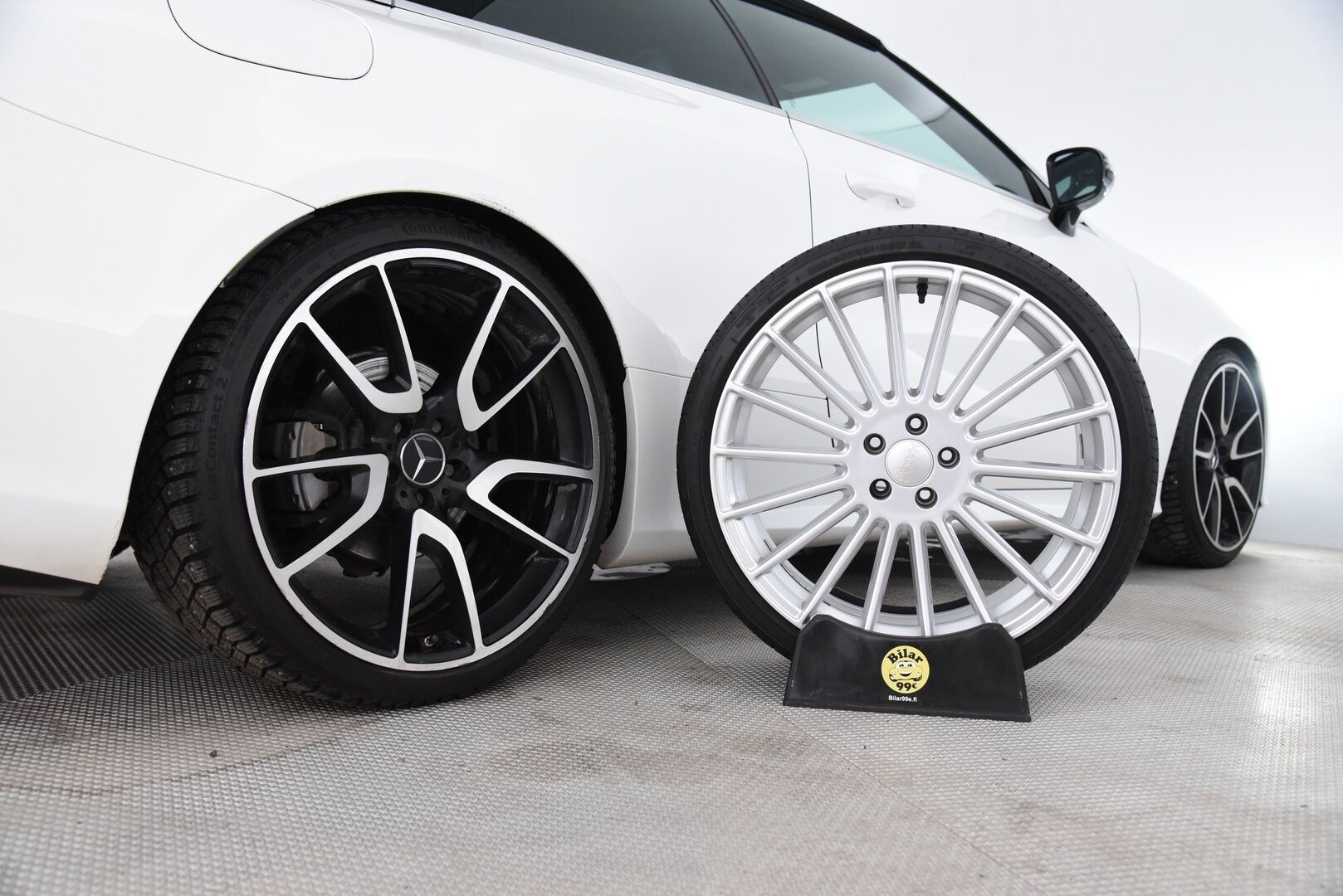 Mercedes-Benz E 2018 200 A Cabriolet Business AMG / Lämpökatto / Niskanlämmittimet / Nahat / Vakkari / BLIS / Ambientet / - Upea kokonaisuus! / 2x vanteet&renkaat / Hyvä huoltohistoria / Navi / Harvinaisuus!