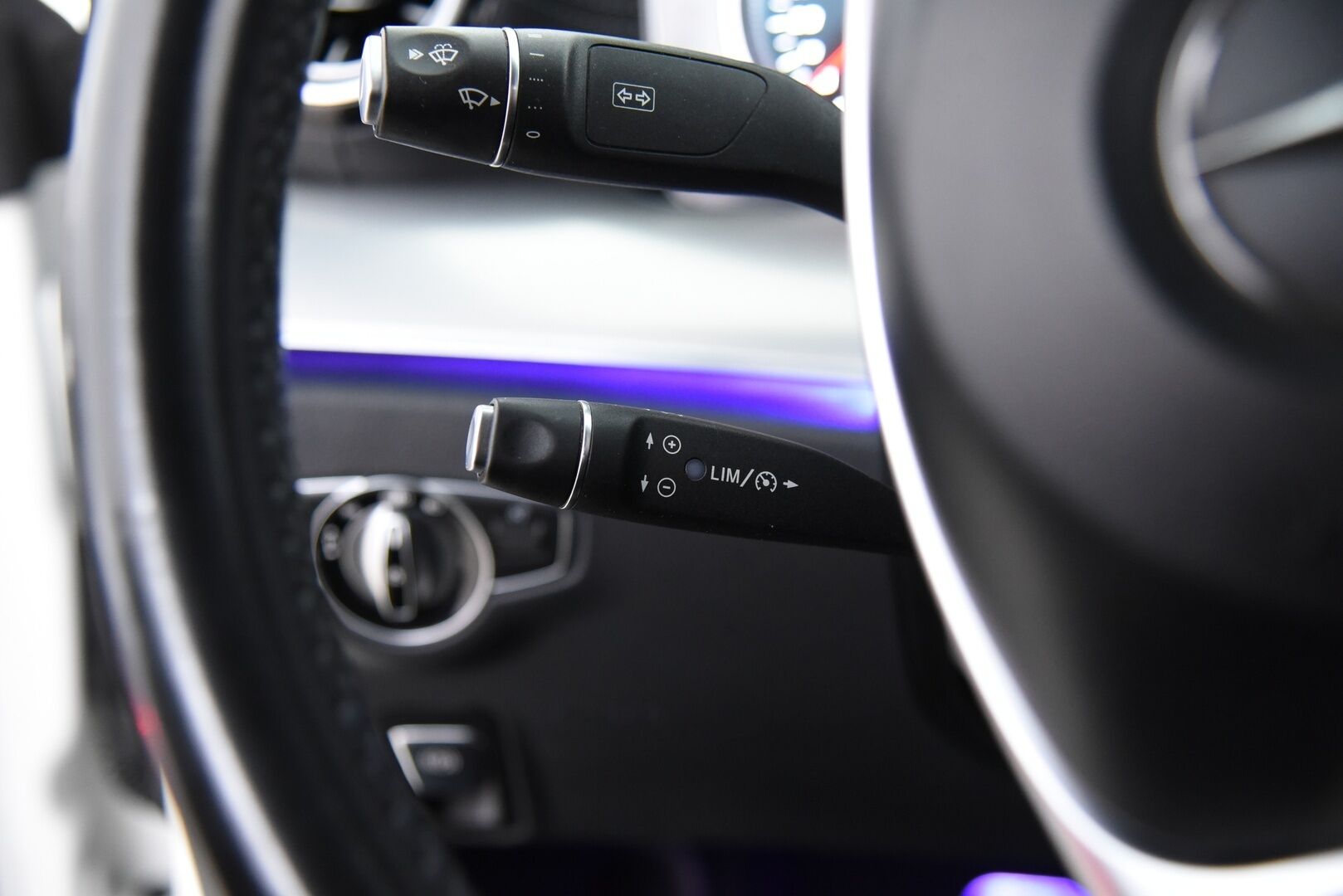 Mercedes-Benz E 2018 200 A Cabriolet Business AMG / Lämpökatto / Niskanlämmittimet / Nahat / Vakkari / BLIS / Ambientet / - Upea kokonaisuus! / 2x vanteet&renkaat / Hyvä huoltohistoria / Navi / Harvinaisuus!