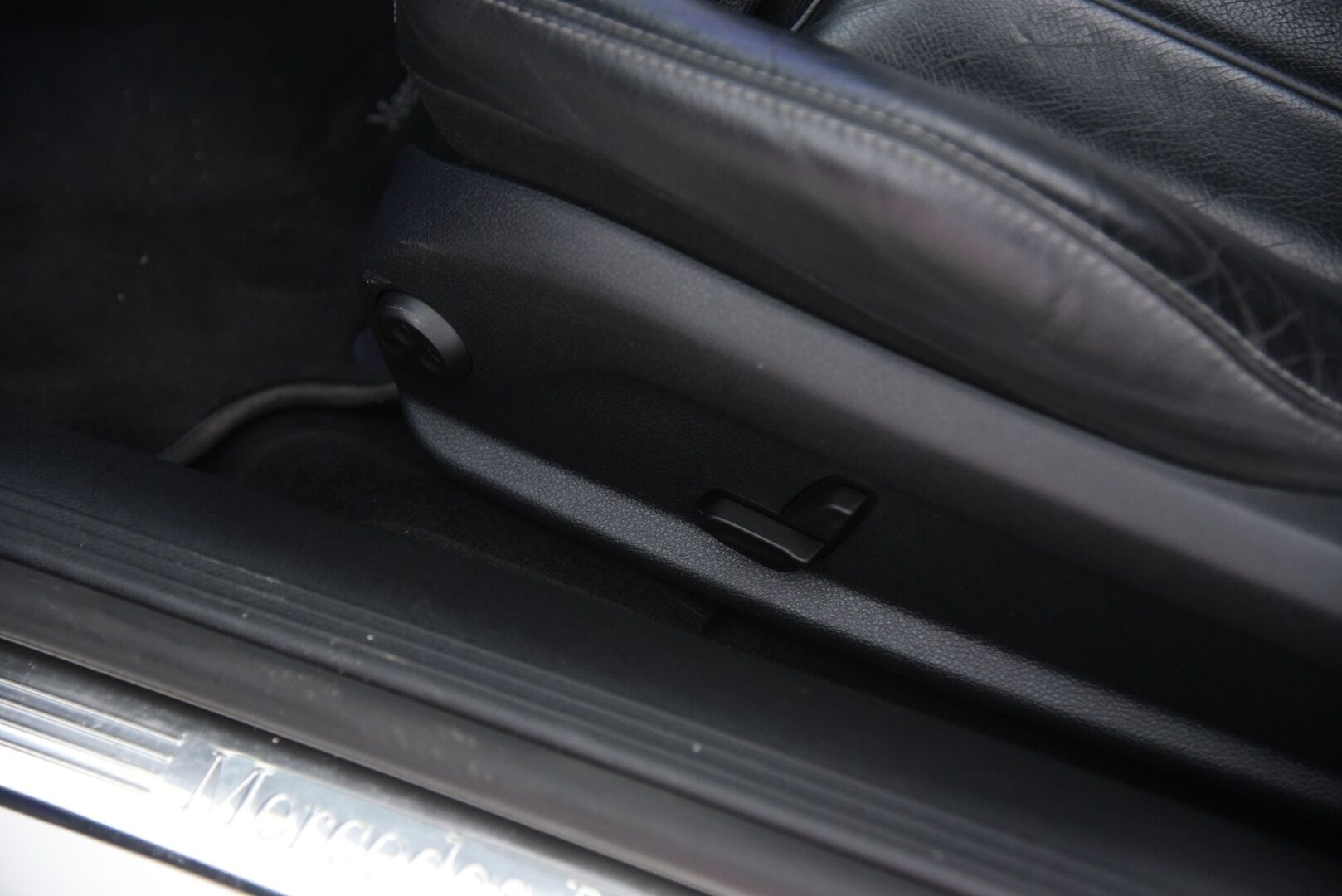 Mercedes-Benz E 2018 200 A Cabriolet Business AMG / Lämpökatto / Niskanlämmittimet / Nahat / Vakkari / BLIS / Ambientet / - Upea kokonaisuus! / 2x vanteet&renkaat / Hyvä huoltohistoria / Navi / Harvinaisuus!