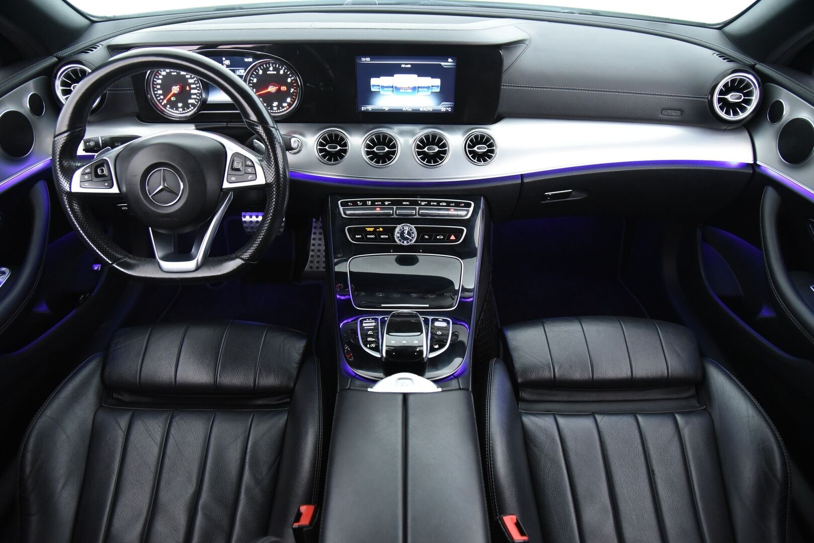 Mercedes-Benz E 2018 200 A Cabriolet Business AMG / Lämpökatto / Niskanlämmittimet / Nahat / Vakkari / BLIS / Ambientet / - Upea kokonaisuus! / 2x vanteet&renkaat / Hyvä huoltohistoria / Navi / Harvinaisuus!