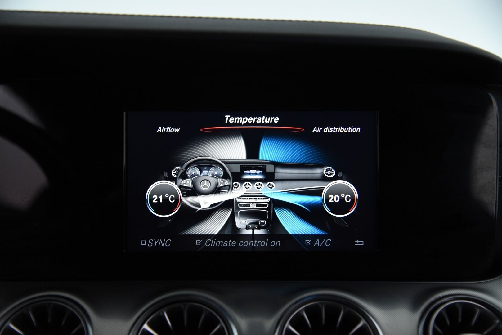 Mercedes-Benz E 2018 200 A Cabriolet Business AMG / Lämpökatto / Niskanlämmittimet / Nahat / Vakkari / BLIS / Ambientet / - Upea kokonaisuus! / 2x vanteet&renkaat / Hyvä huoltohistoria / Navi / Harvinaisuus!