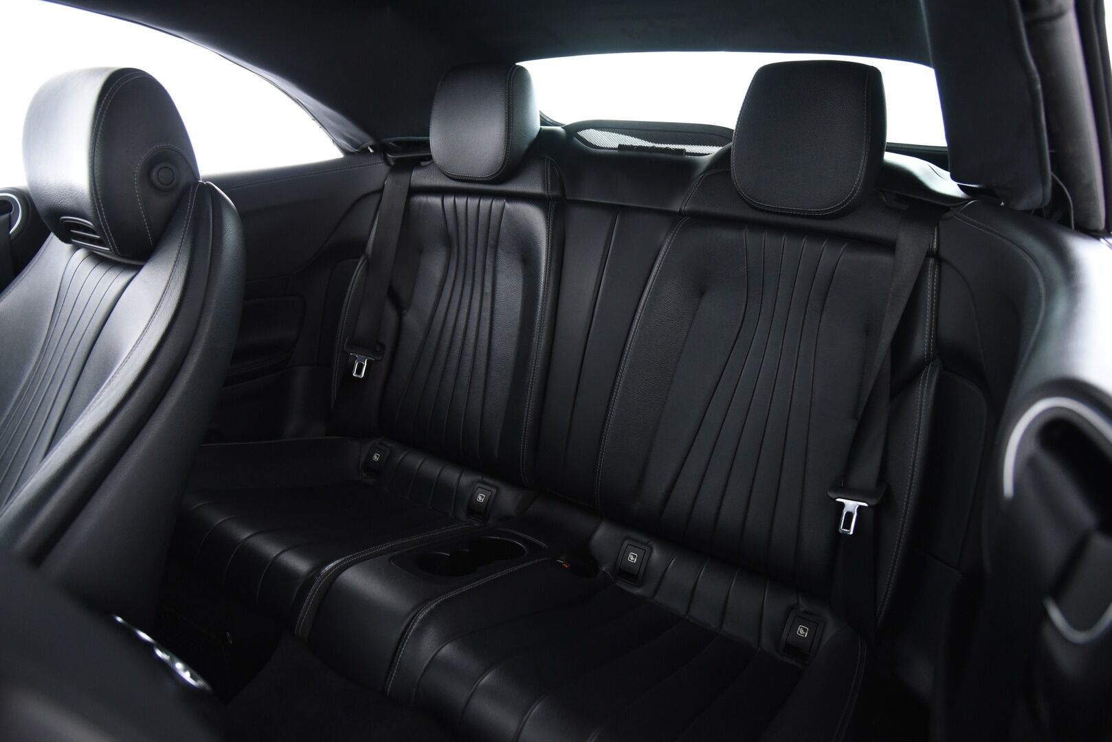 Mercedes-Benz E 2018 200 A Cabriolet Business AMG / Lämpökatto / Niskanlämmittimet / Nahat / Vakkari / BLIS / Ambientet / - Upea kokonaisuus! / 2x vanteet&renkaat / Hyvä huoltohistoria / Navi / Harvinaisuus!