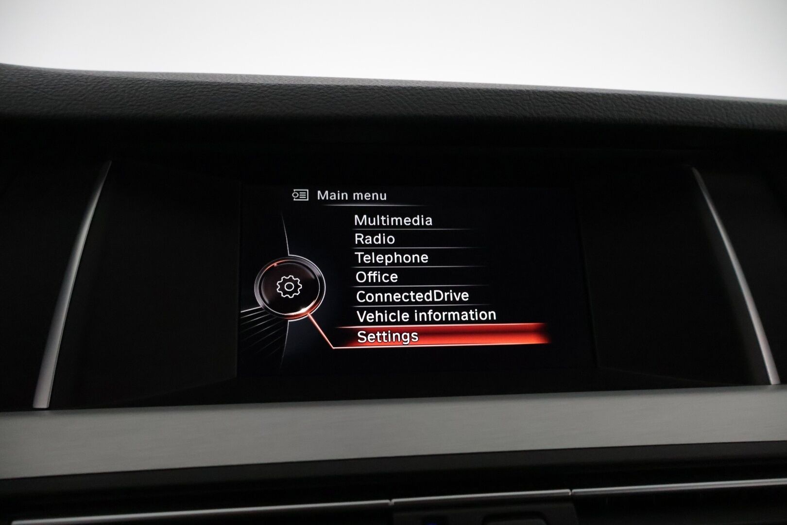 BMW 520 2015 F11 Touring 520d A xDrive Business * LCI / Vetokoukku / P-Tutkat / Vakkari * - *Lämmitettävä Ohjauspyörä / Sähkökontti / Bi-Xenon / Bluetooth/ Juuri katsastettu! * - HULLUT AVAJAISHULINAT KORKOTARJOUS 3,29 %