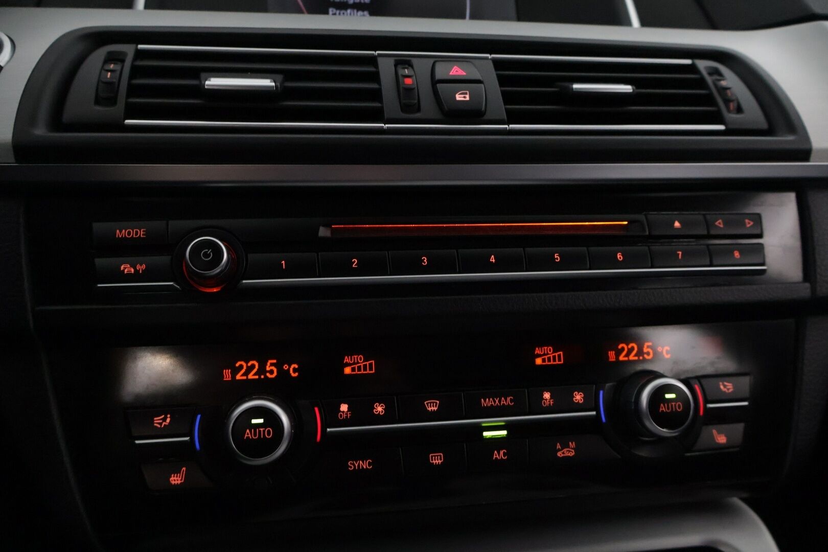 BMW 520 2015 F11 Touring 520d A xDrive Business * LCI / Vetokoukku / P-Tutkat / Vakkari * - *Lämmitettävä Ohjauspyörä / Sähkökontti / Bi-Xenon / Bluetooth/ Juuri katsastettu! * - HULLUT AVAJAISHULINAT KORKOTARJOUS 3,29 %