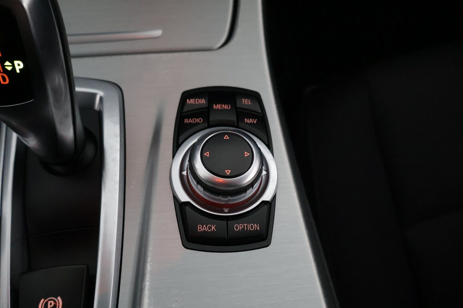 BMW 520 2015 F11 Touring 520d A xDrive Business * LCI / Vetokoukku / P-Tutkat / Vakkari * - * Lämmitettävä Ohjauspyörä / Sähkökontti / Bi-Xenon / Bluetooth *