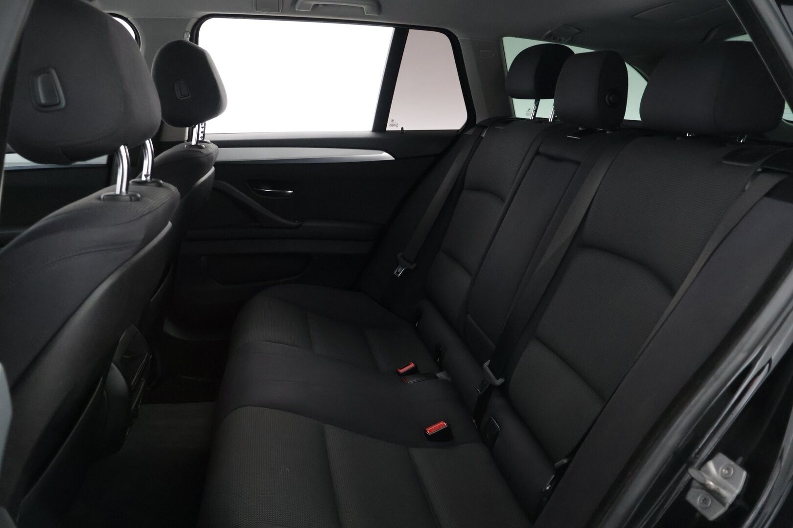 BMW 520 2015 F11 Touring 520d A xDrive Business * LCI / Vetokoukku / P-Tutkat / Vakkari * - *Lämmitettävä Ohjauspyörä / Sähkökontti / Bi-Xenon / Bluetooth/ Juuri katsastettu! * - HULLUT AVAJAISHULINAT KORKOTARJOUS 3,29 %