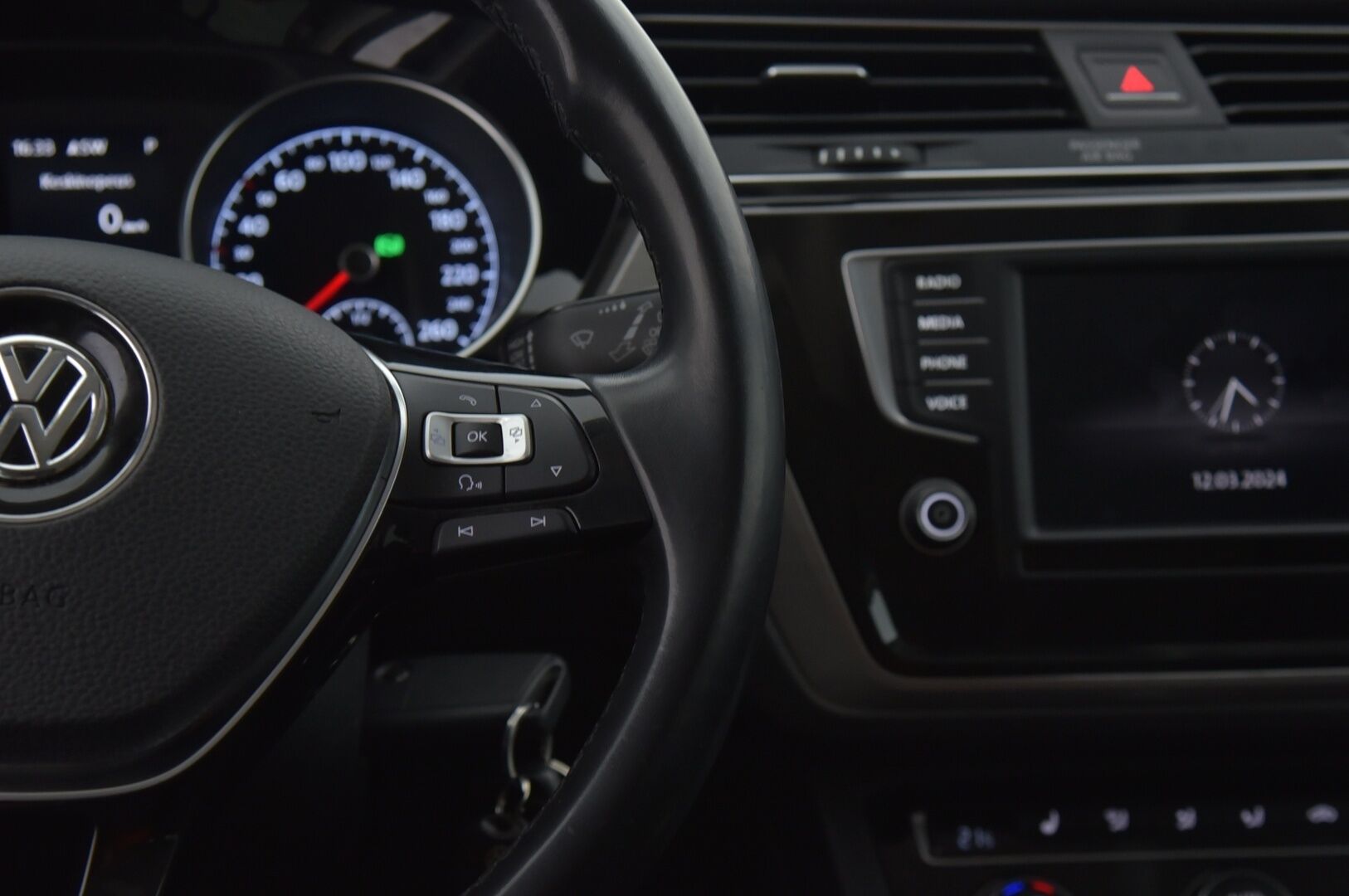 Volkswagen Touran 2016 Trendline 1,6 TDI 81 kW (110 hv) aut. ** Webasto / Navi / Adapt. vakkari / 7-paikkainen / Peruutuskamera **