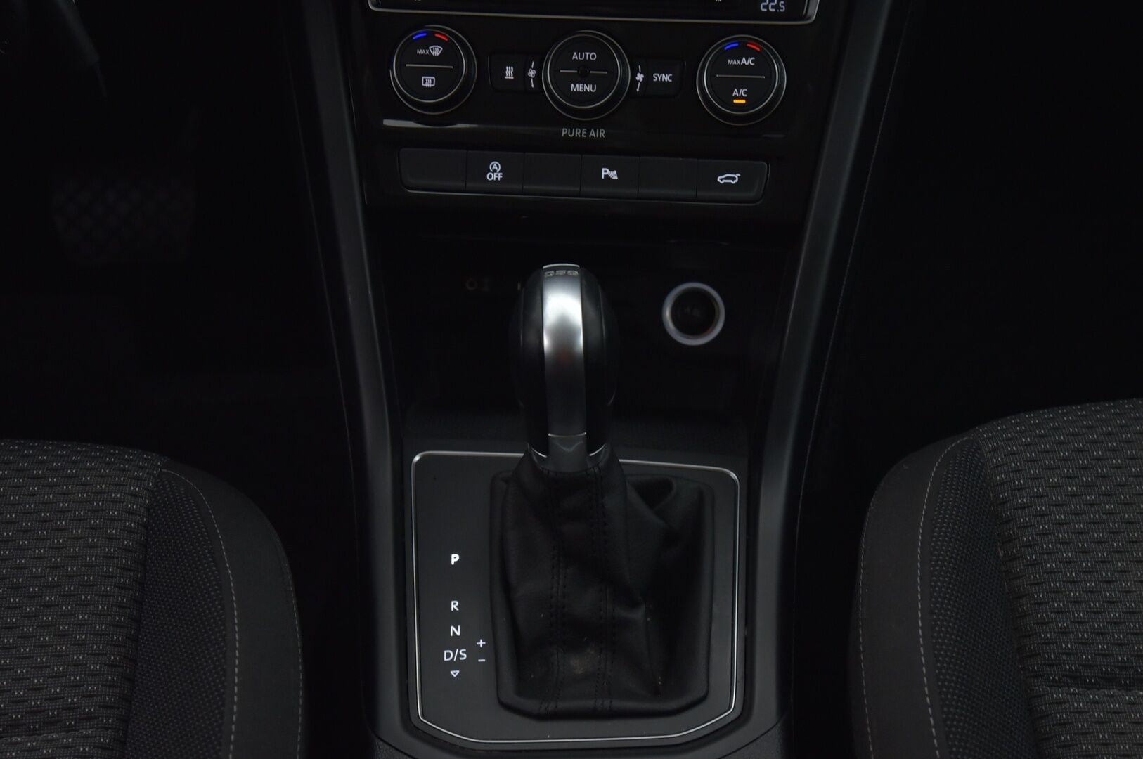 Volkswagen Touran 2016 Trendline 1,6 TDI 81 kW (110 hv) aut. ** Webasto / Navi / Adapt. vakkari / 7-paikkainen / Peruutuskamera **