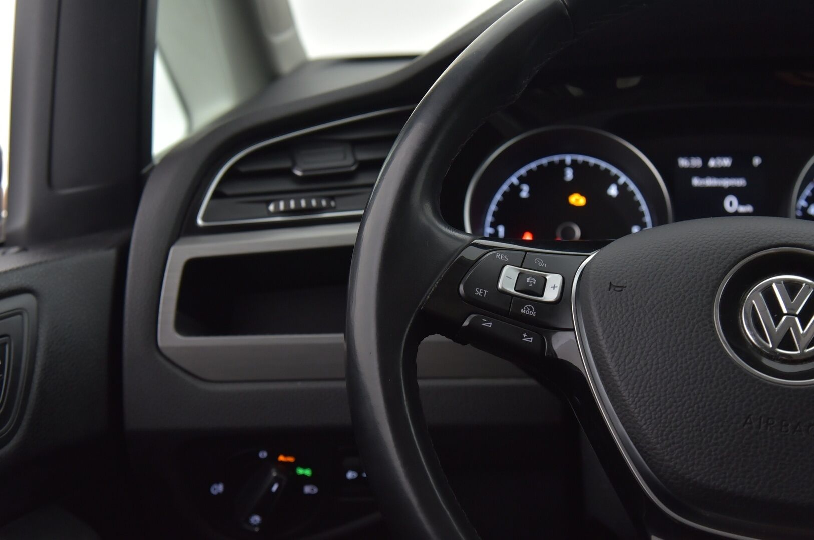 Volkswagen Touran 2016 Trendline 1,6 TDI 81 kW (110 hv) aut. ** Webasto / Navi / Adapt. vakkari / 7-paikkainen / Peruutuskamera **