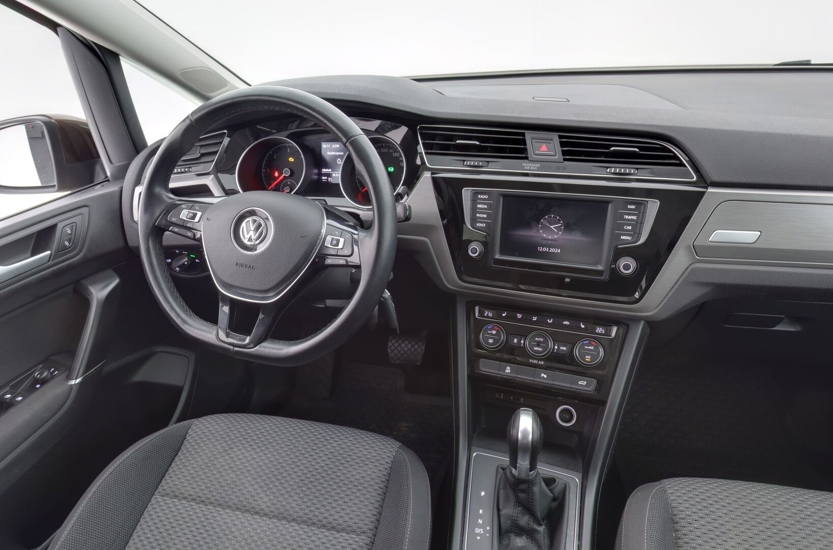 Volkswagen Touran 2016 Trendline 1,6 TDI 81 kW (110 hv) aut. ** Webasto / Navi / Adapt. vakkari / 7-paikkainen / Peruutuskamera **