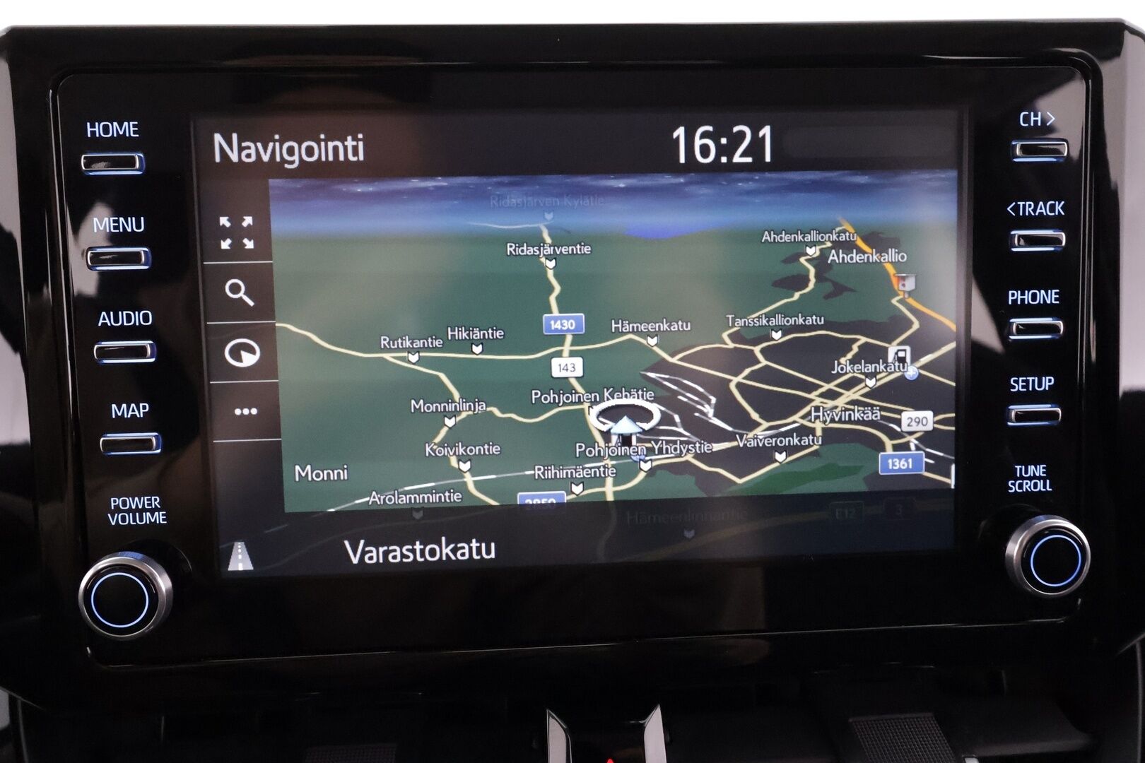 Toyota Corolla 2019 Sedan 1,8 Hybrid Premium * ACC / HUD / P.kamera / LED / Navi / Puolinahat / KeylessGo / Lohkolämmitin * - Suomi-auto / Kahdet renkaat aluvanteilla / Merkkihuollettu - Osta nyt, maksa vasta ensi vuonna