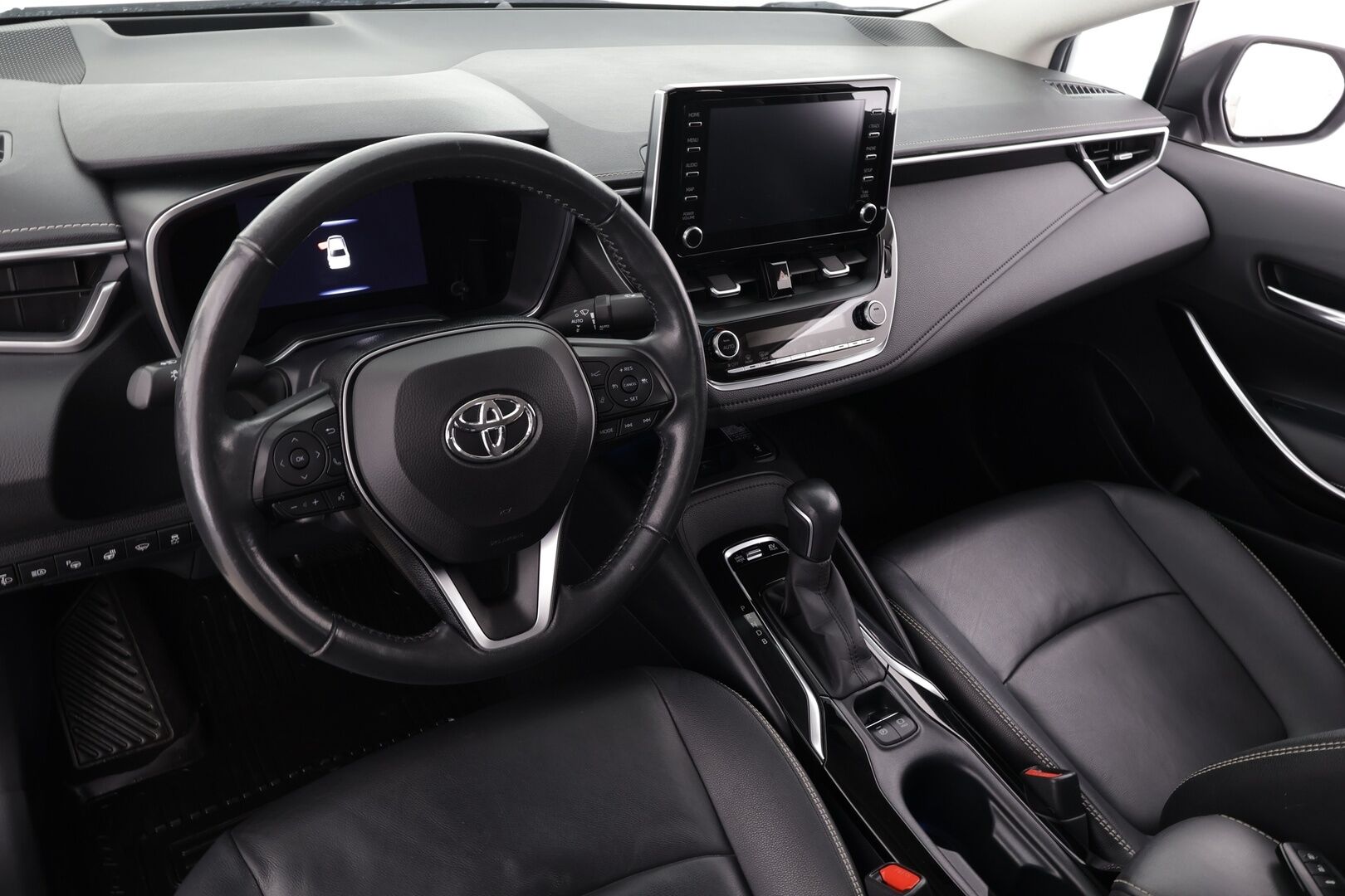 Toyota Corolla 2019 Sedan 1,8 Hybrid Premium * ACC / HUD / P.kamera / LED / Navi / Puolinahat / KeylessGo / Lohkolämmitin * - Suomi-auto / Kahdet renkaat aluvanteilla / Merkkihuollettu - Osta nyt, maksa vasta ensi vuonna