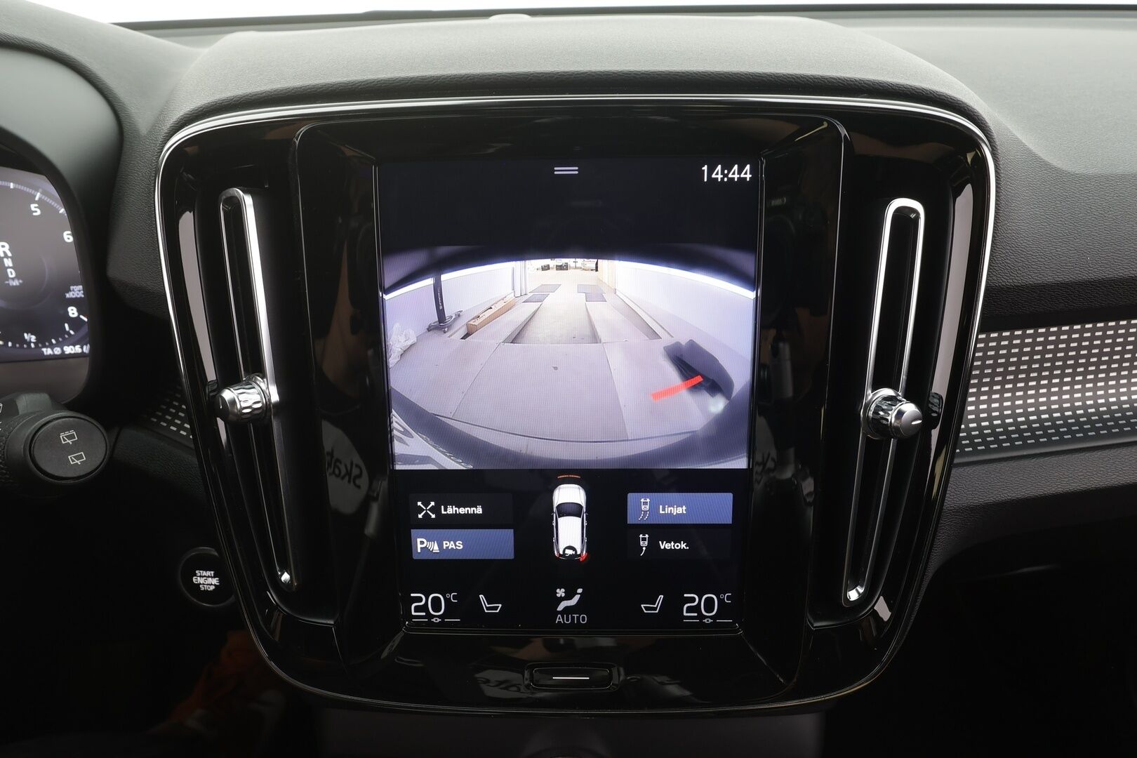 Volvo XC40 2020 T3 R-Design aut - | ACC | Koukku | Webasto | Nahka-alcantara | Sporttipenkit | Akt. kaarrevalot | Pilot assist | Keyless | 1-om suomiauto | Merkkihuollot | 