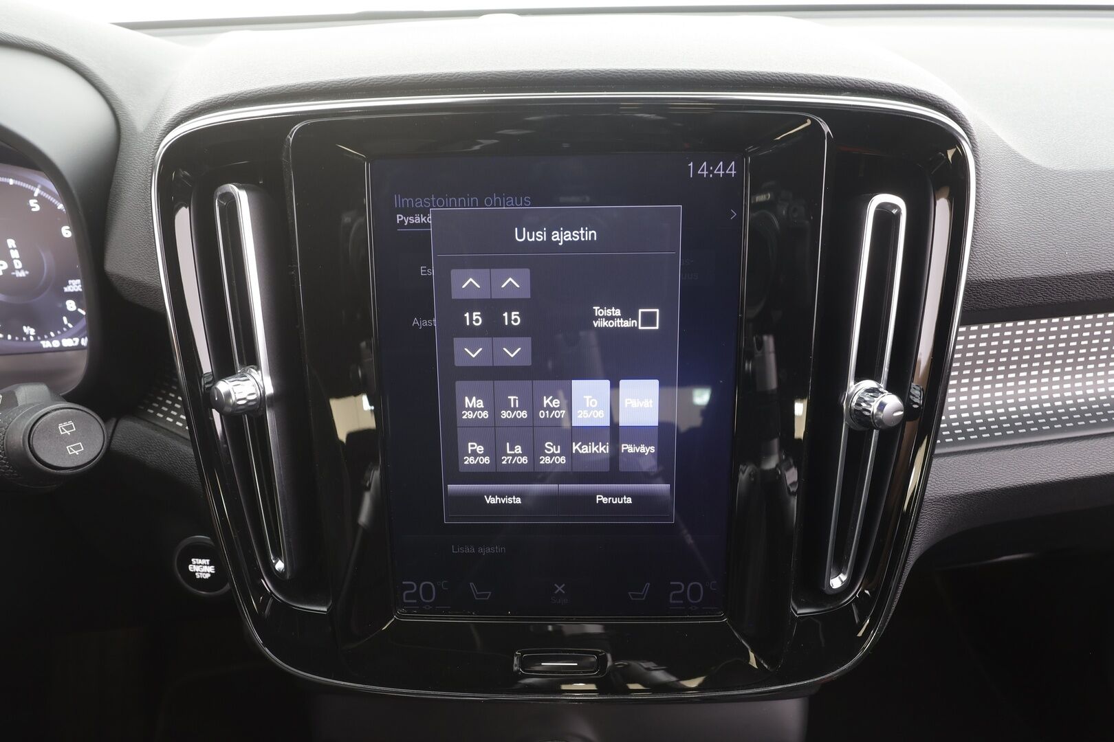 Volvo XC40 2020 T3 R-Design aut - | ACC | Koukku | Webasto | Nahka-alcantara | Sporttipenkit | Akt. kaarrevalot | Pilot assist | Keyless | 1-om suomiauto | Merkkihuollot | 
