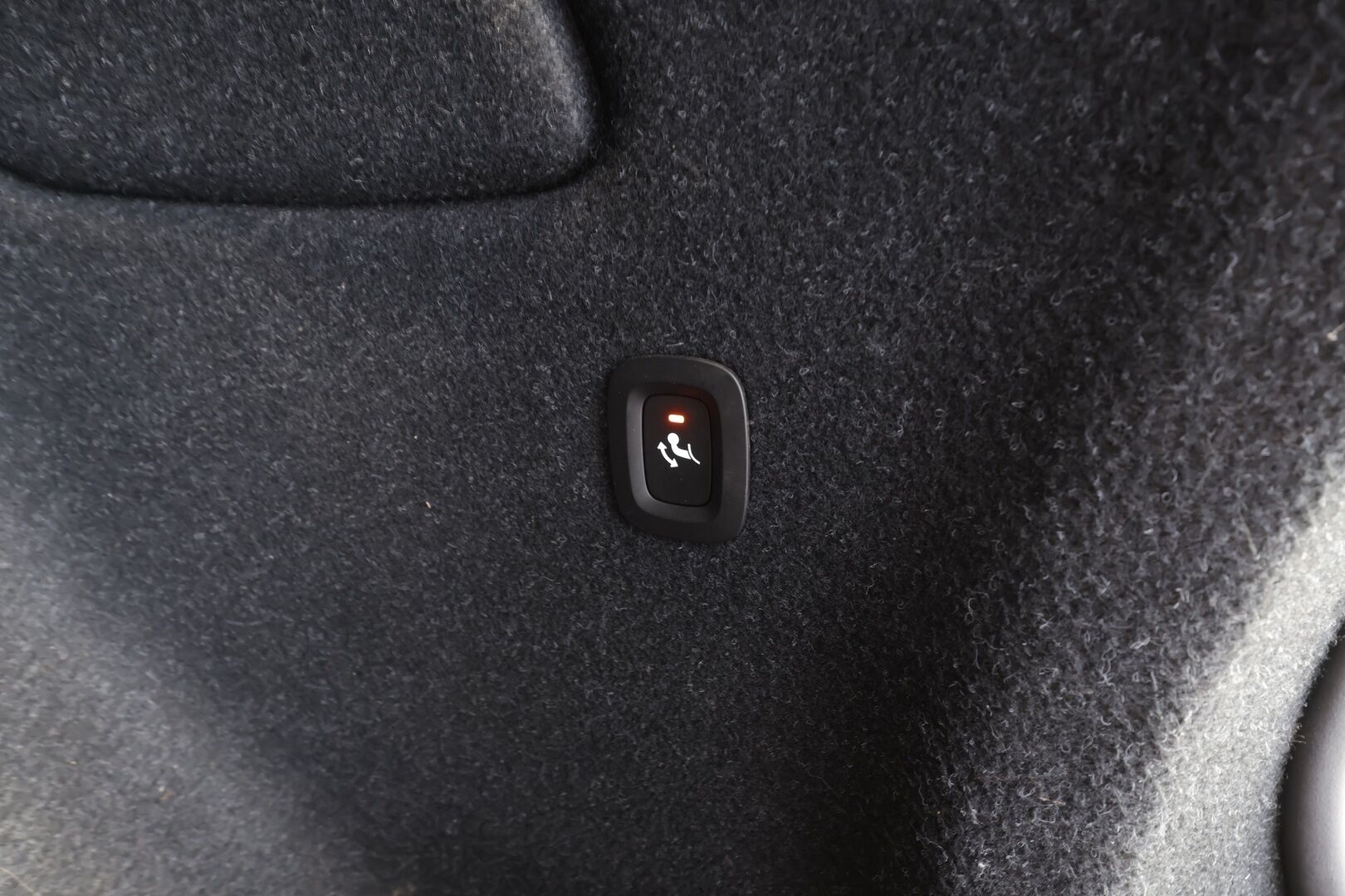 Volvo XC40 2020 T3 R-Design aut - | ACC | Koukku | Webasto | Nahka-alcantara | Sporttipenkit | Akt. kaarrevalot | Pilot assist | Keyless | 1-om suomiauto | Merkkihuollot | 
