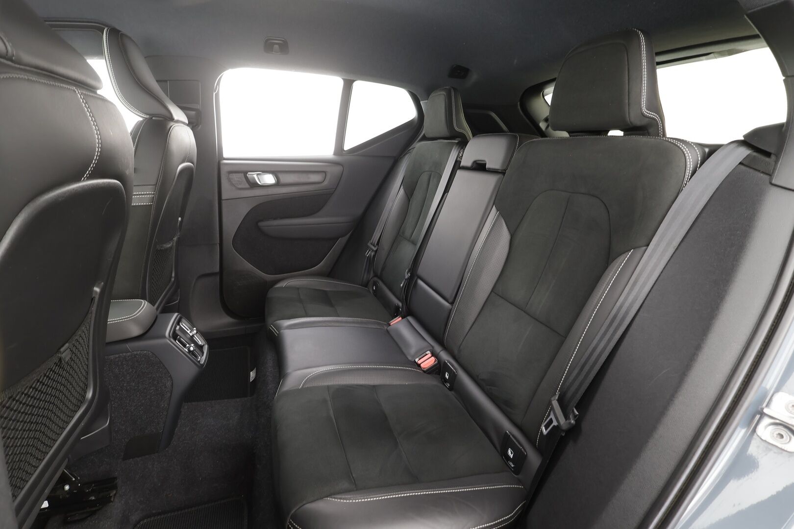 Volvo XC40 2020 T3 R-Design aut - | ACC | Koukku | Webasto | Nahka-alcantara | Sporttipenkit | Akt. kaarrevalot | Pilot assist | Keyless | 1-om suomiauto | Merkkihuollot | 