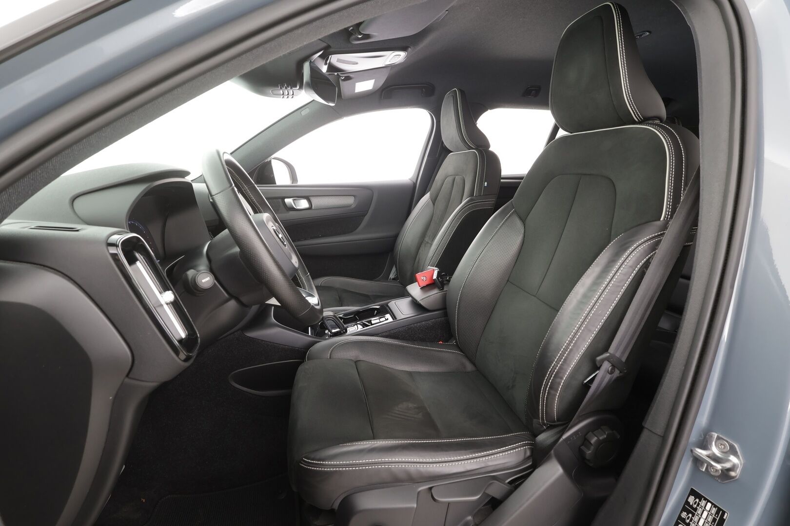 Volvo XC40 2020 T3 R-Design aut - | ACC | Koukku | Webasto | Nahka-alcantara | Sporttipenkit | Akt. kaarrevalot | Pilot assist | Keyless | 1-om suomiauto | Merkkihuollot | 