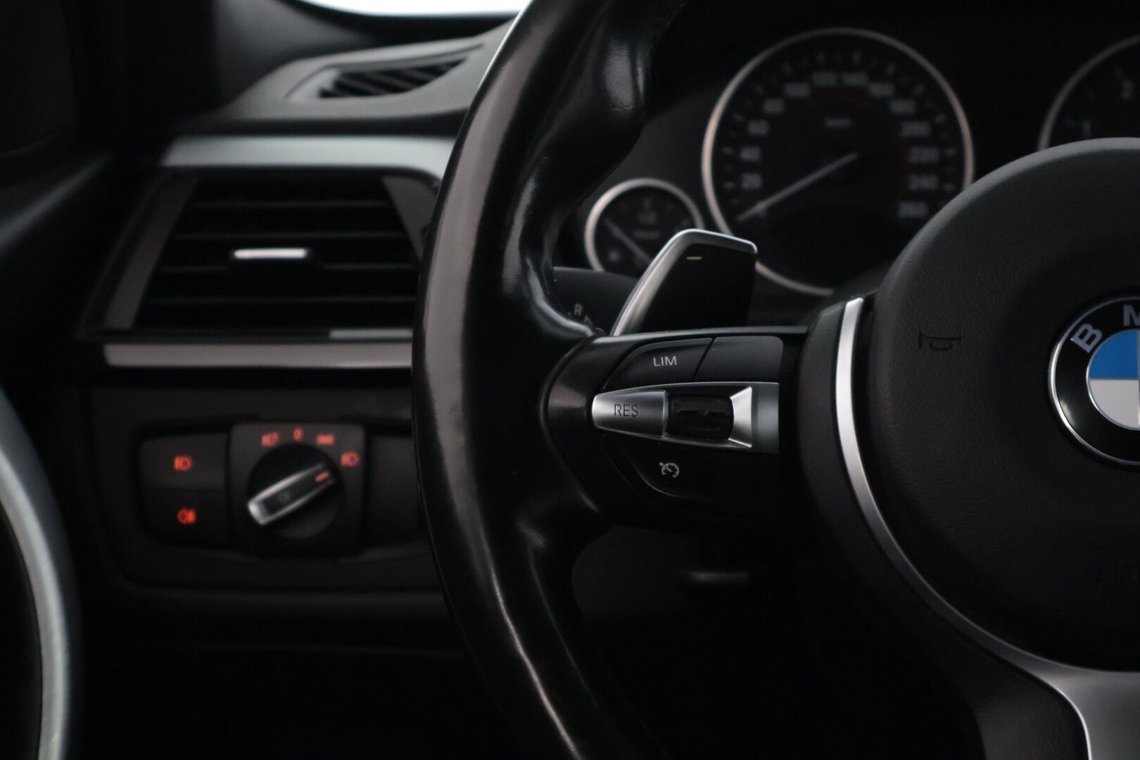 BMW 320 2015 xDrive F31 M-Sport * Hifit / Prof. Navi / Kamera / Koukku / Lohkolämmitin / Vakkari * - *Järkihintaan M-Sport paketoitu Bemari nelivetoisena! / 2x renkaat* - HULLUT JOULUT KORKOTARJOUS 2,49% 