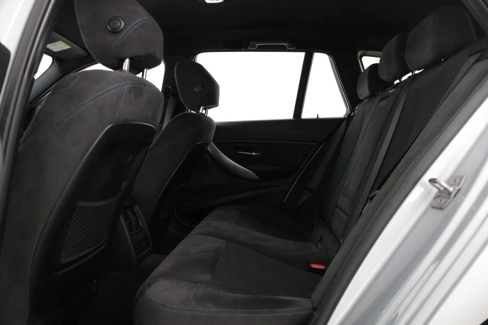 BMW 320 2015 xDrive F31 M-Sport * Hifit / Prof. Navi / Kamera / Koukku / Lohkolämmitin / Vakkari * - * Erittäin siistissä kunnossa oleva BMW M-Sport ulkonäkö paketilla! *