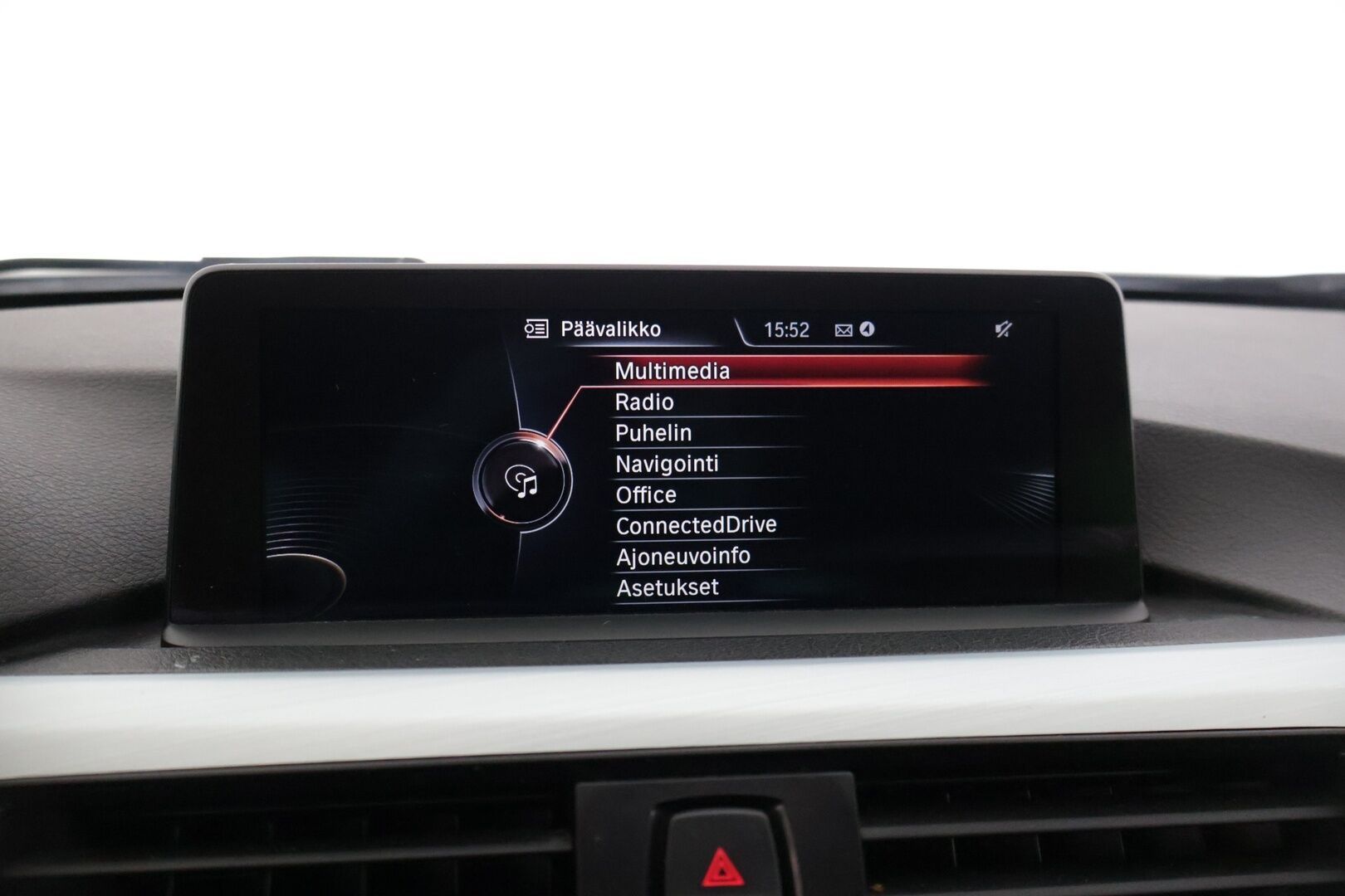 BMW 320 2015 xDrive F31 M-Sport * Hifit / Prof. Navi / Kamera / Koukku / Lohkolämmitin / Vakkari * - * Erittäin siistissä kunnossa oleva BMW M-Sport ulkonäkö paketilla! *