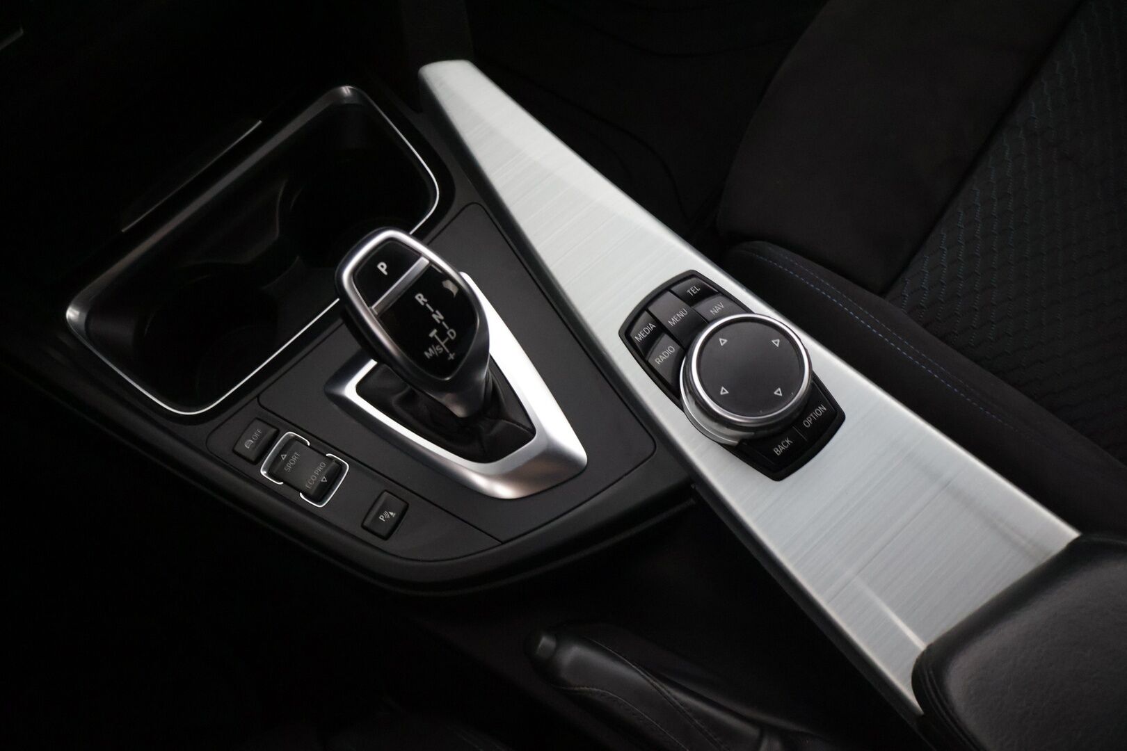 BMW 320 2015 xDrive F31 M-Sport * Hifit / Prof. Navi / Kamera / Koukku / Lohkolämmitin / Vakkari * - * Erittäin siistissä kunnossa oleva BMW M-Sport ulkonäkö paketilla! *