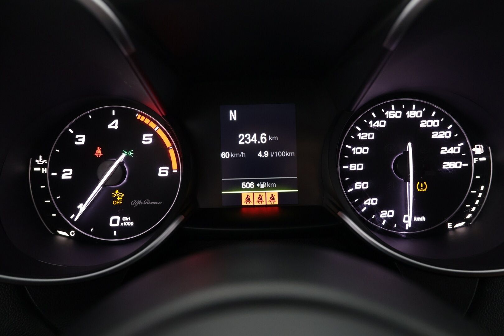 Alfa Romeo Giulia 2017 2,2 Diesel 180hp MT6 Super - | Vakkari | Sähköpenkit muistilla | Manuaali | Huippu hieno |