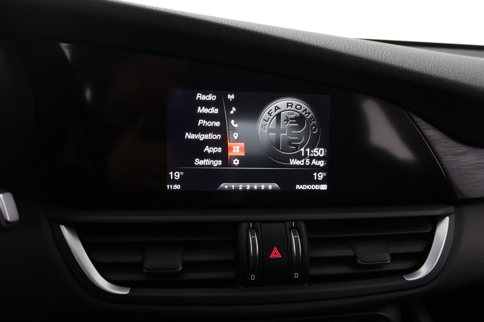 Alfa Romeo Giulia 2017 2,2 Diesel 180hp MT6 Super - | Vakkari | Sähköpenkit muistilla | Manuaali | Huippu hieno |