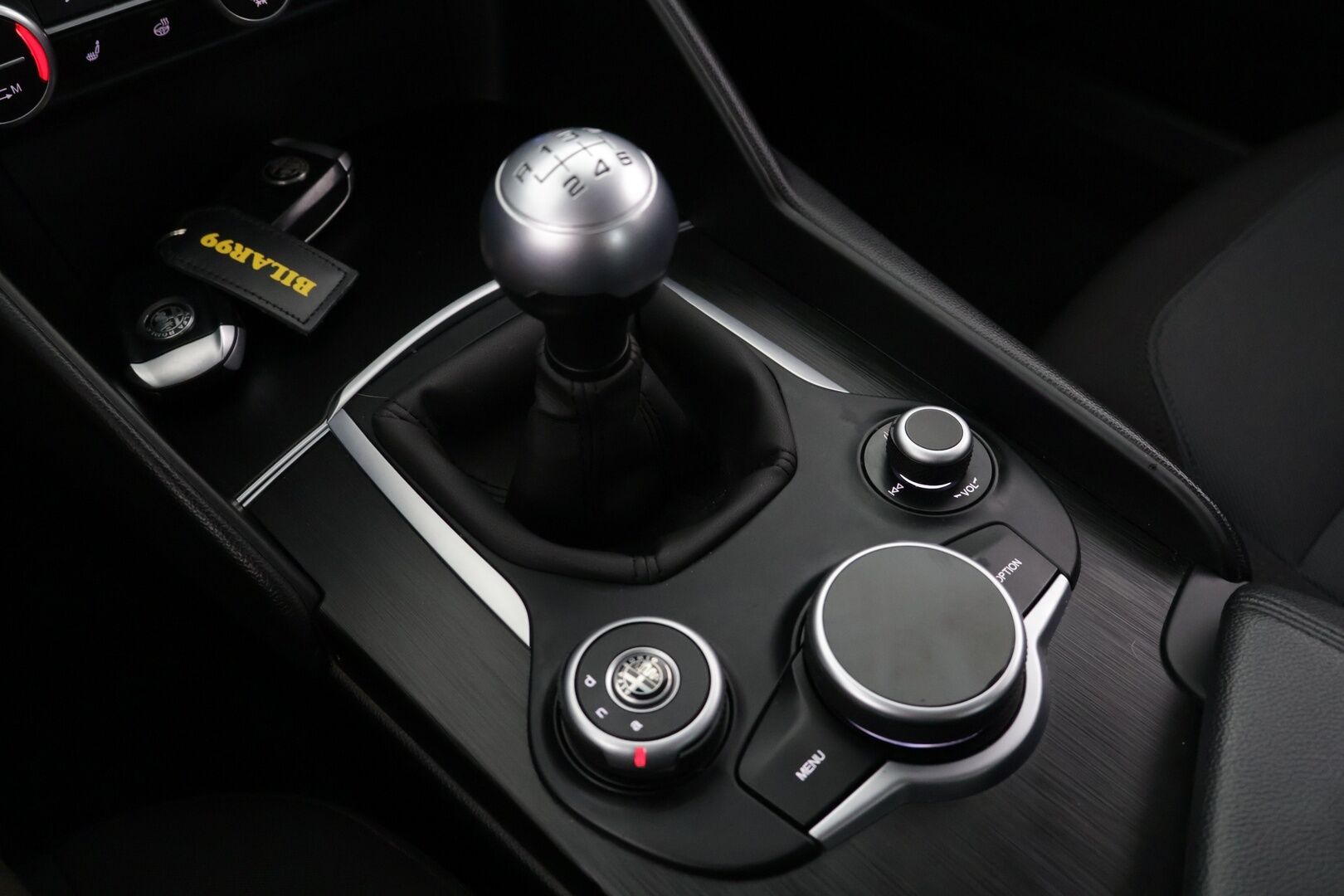 Alfa Romeo Giulia 2017 2,2 Diesel 180hp MT6 Super - | Vakkari | Sähköpenkit muistilla | Manuaali | Huippu hieno |